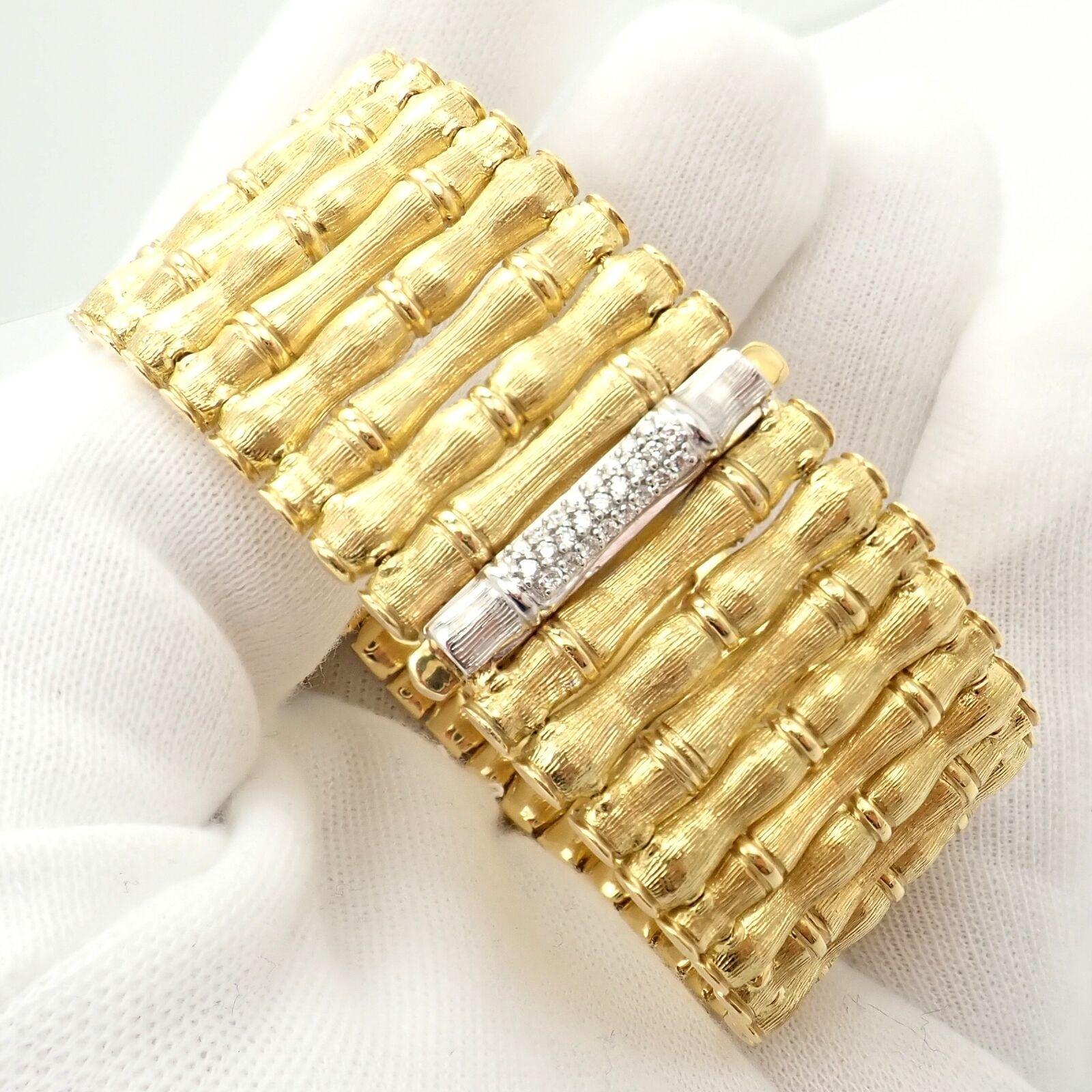 bracelet large en bambou en or jaune 18k avec diamants et rubis par Roberto Coin. 
Avec 25 diamants SI de haute qualité, couleur GH, poids total d'environ 0,50ct
1 rubis sur le fermoir
Détails :
Poids : 79,6 grammes
Longueur totale : 7