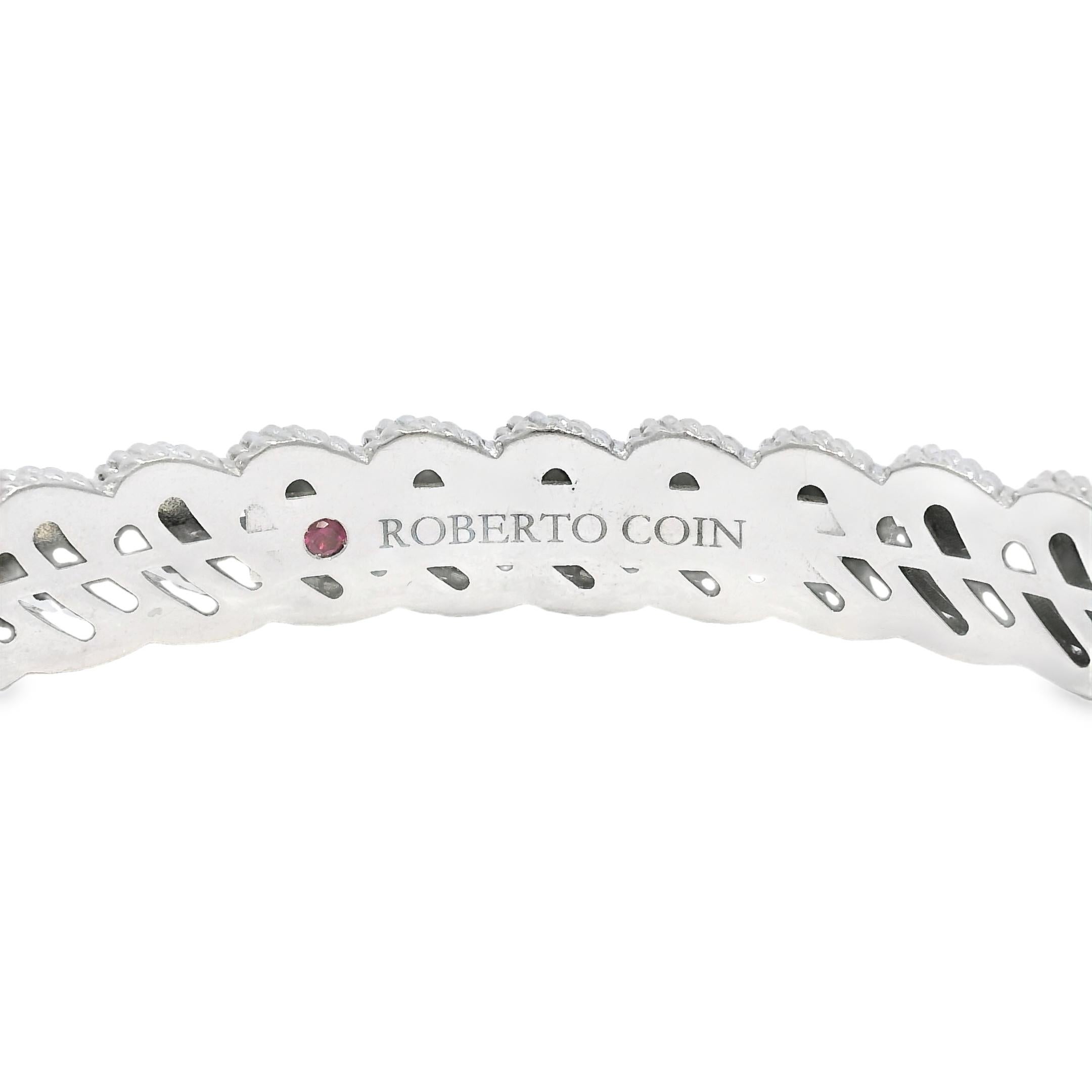 Roberto Coin Bracelet à charnière en or blanc 18k Barocco Byzantine avec diamants

Réalisé en or blanc 18 carats, ce bracelet est orné de magnifiques diamants quasi incolores et d'un fermoir à charnière. Il s'agit d'une autre pièce unique proposée