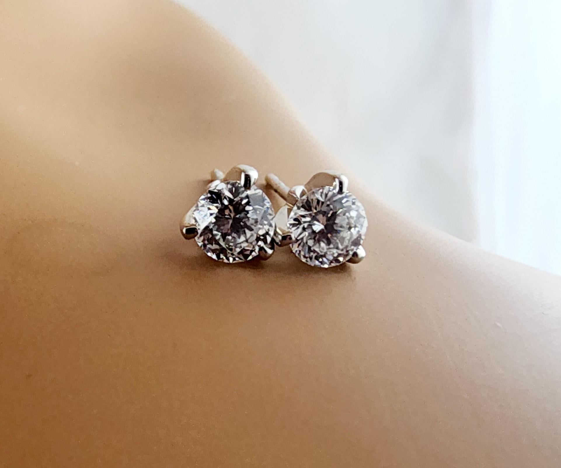 Contemporary Roberto Coin Cento 18K White Gold Diamond Stud Earrings 1.00cttw #20996 For Sale