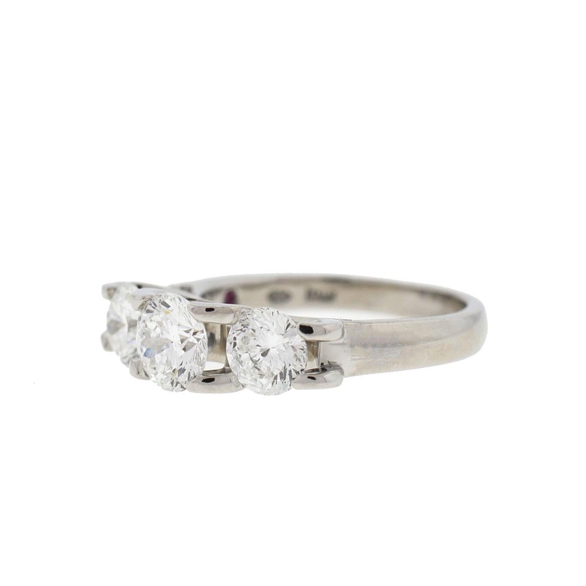 Company-Roberto Coin
Style-Cento Diamond Three Stones Engagement Ring
Metal-18k White Gold
Stones-Diamonds Approx. .85 Center Stones TCW / .50 Side Stones TCW
Color/Clarity-G-H / VS-SI
Weight-6.67 G
Size-5.50
Includes-Ring Only
SKU-7084-3TLME