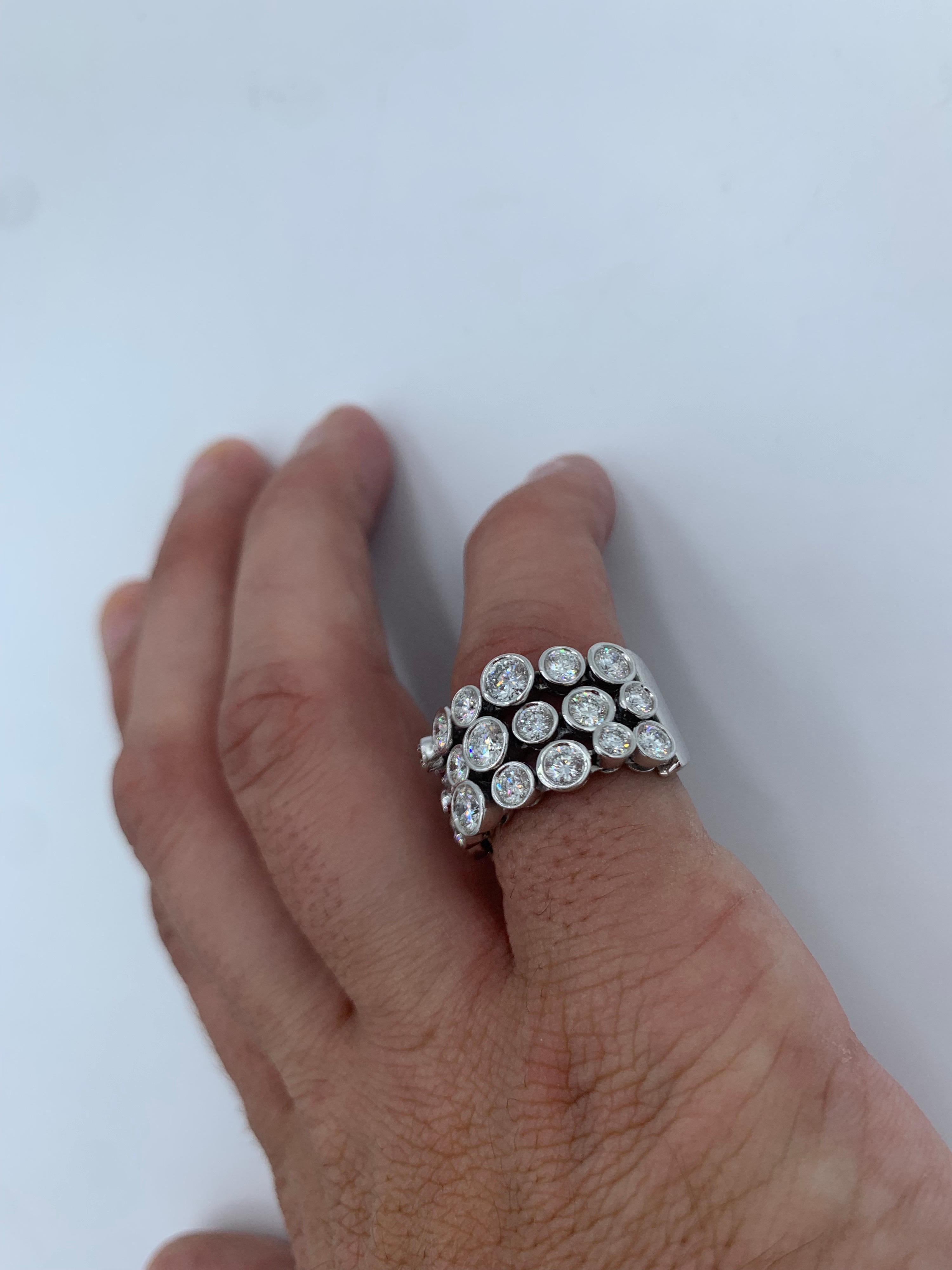 Roberto Coin Cento Frizzante White Gold and Diamond Ring For Sale 1