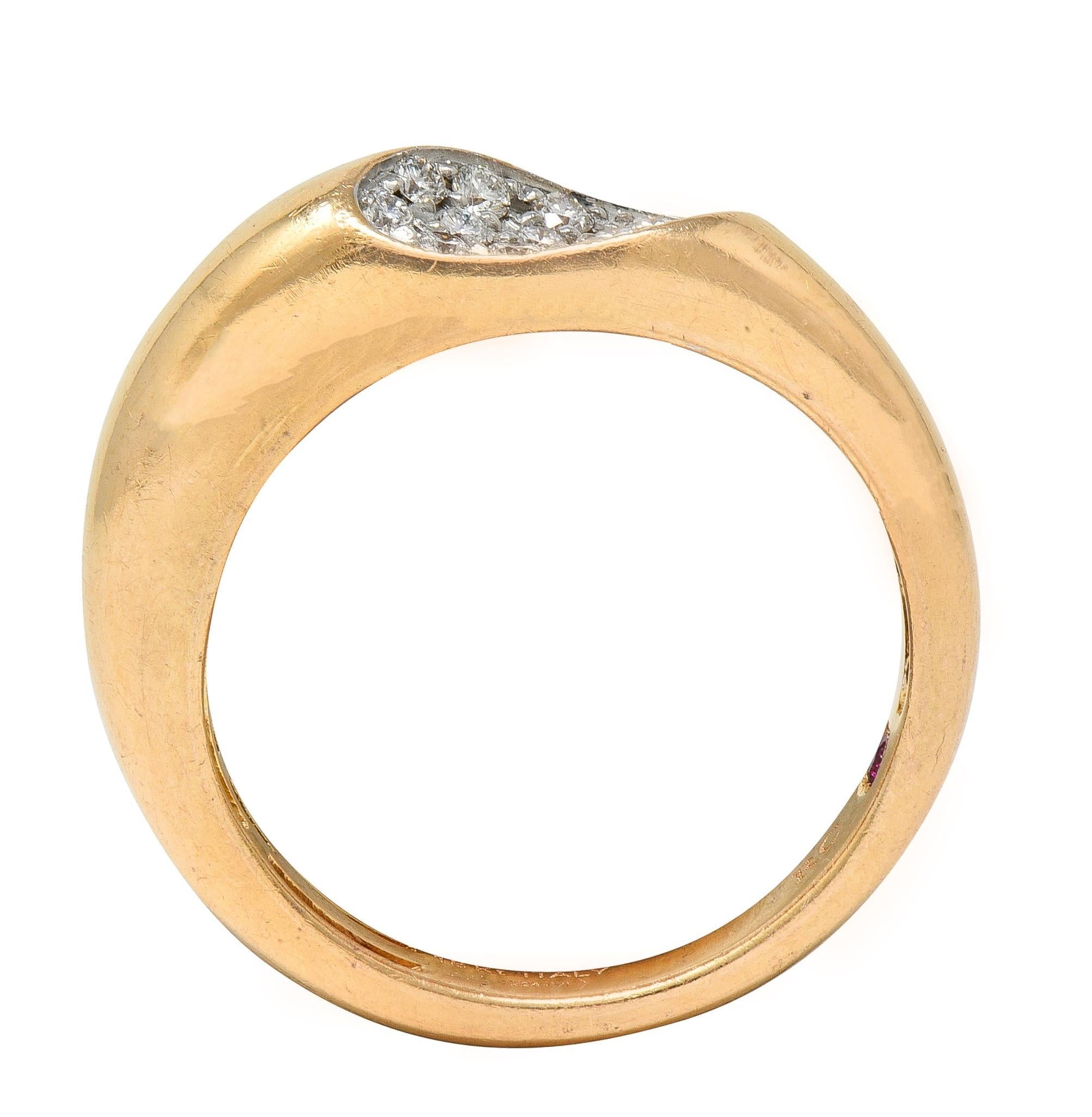 Roberto Coin Zeitgenössischer Diamant 18 Karat zweifarbiges Gold gewölbter Capri Band Ring im Zustand „Hervorragend“ im Angebot in Philadelphia, PA