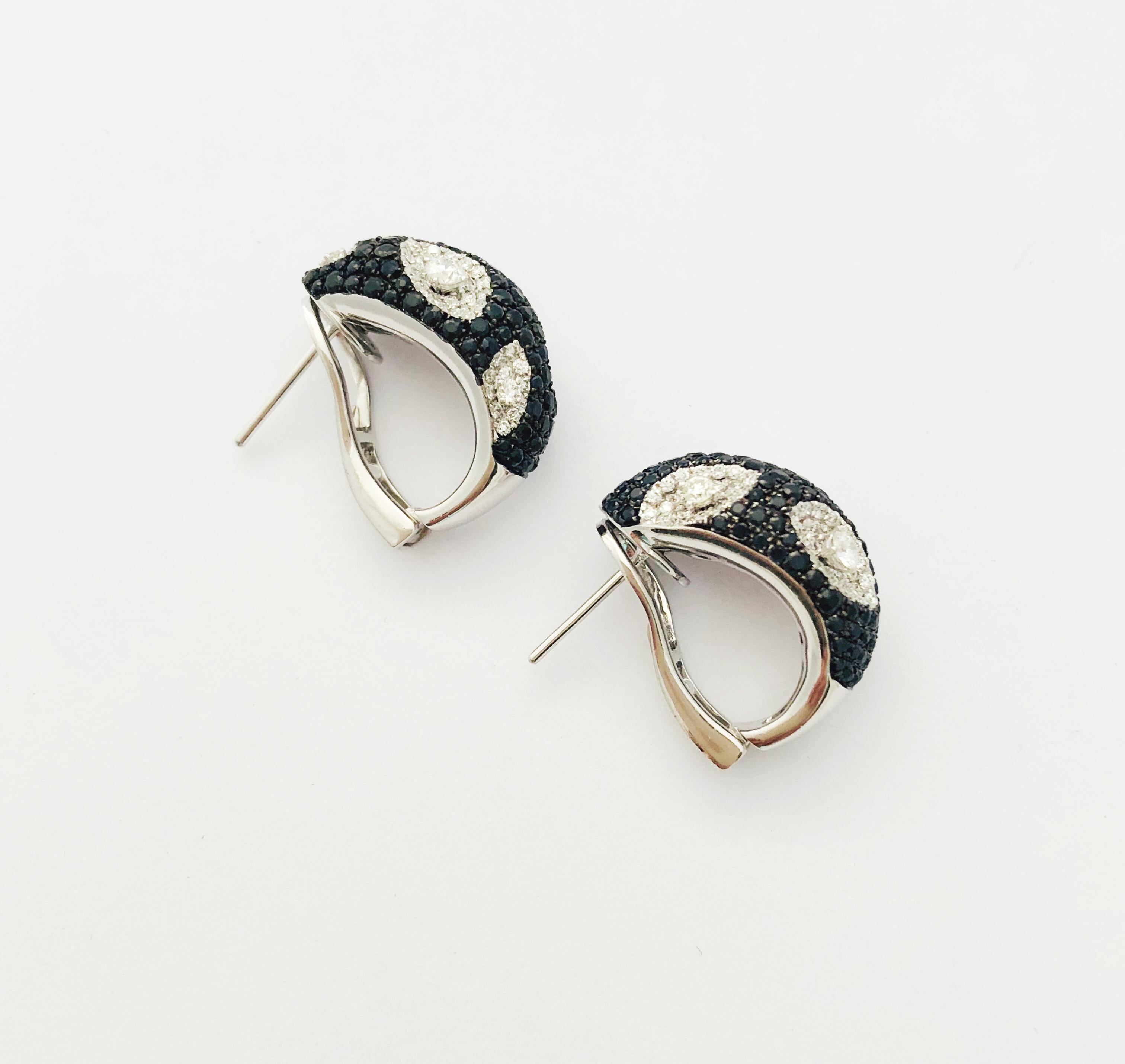 Roberto Coin Diamond and Black Sapphire Huggie Earrings In Excellent Condition In Birmingham, AL