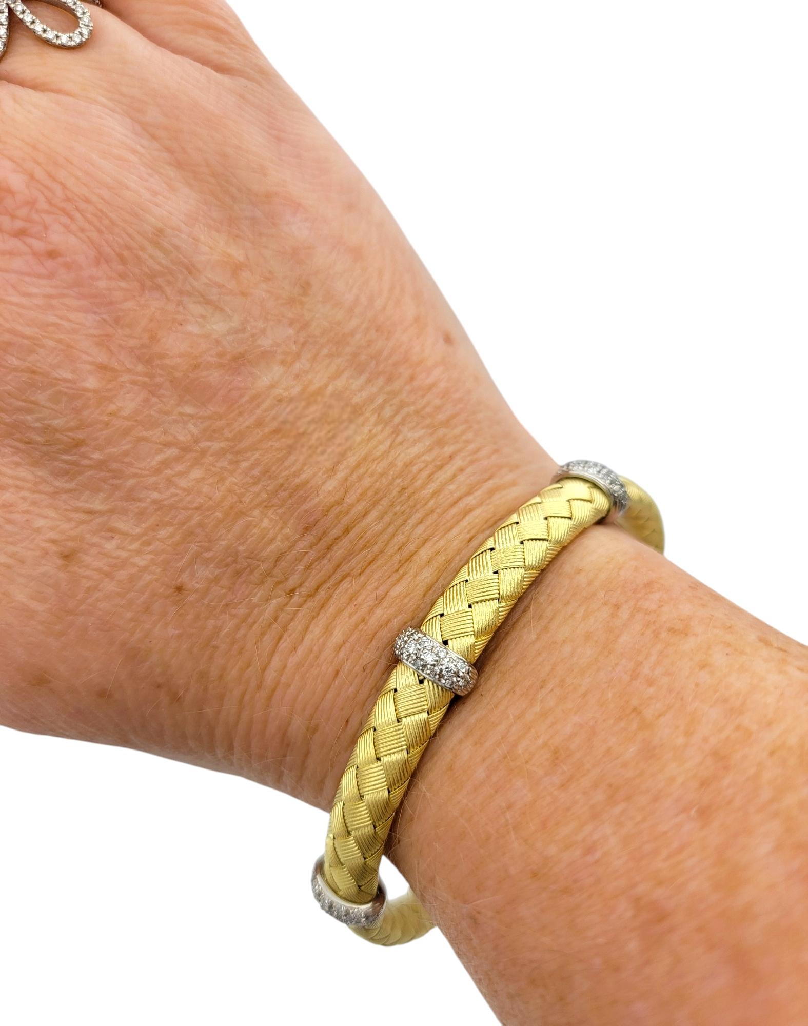 Roberto Coin Bracciale flessibile intrecciato con diamanti e zaffiri in oro 18 carati in vendita 4