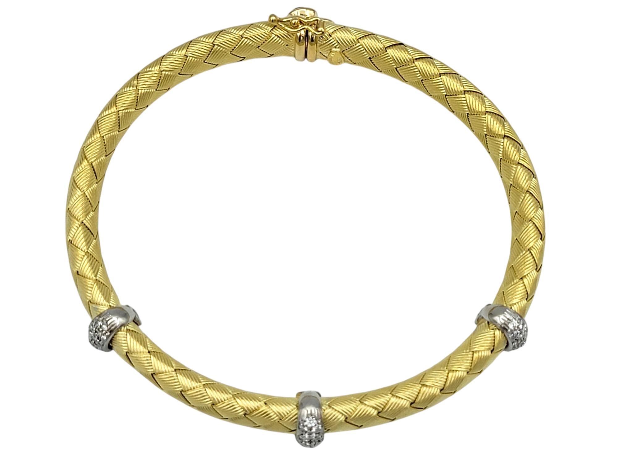 Taglio rotondo Roberto Coin Bracciale flessibile intrecciato con diamanti e zaffiri in oro 18 carati in vendita