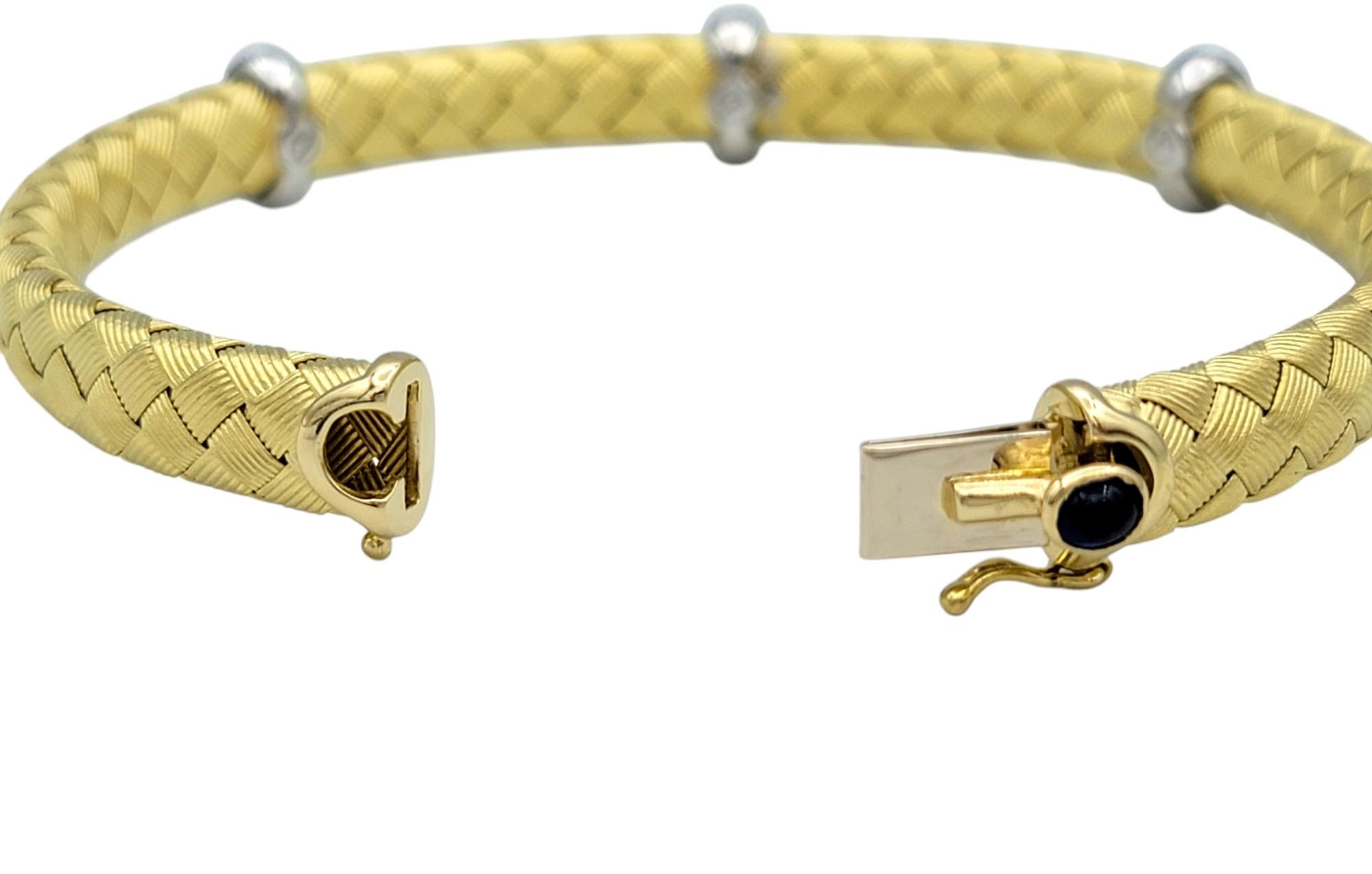 Donna Roberto Coin Bracciale flessibile intrecciato con diamanti e zaffiri in oro 18 carati in vendita