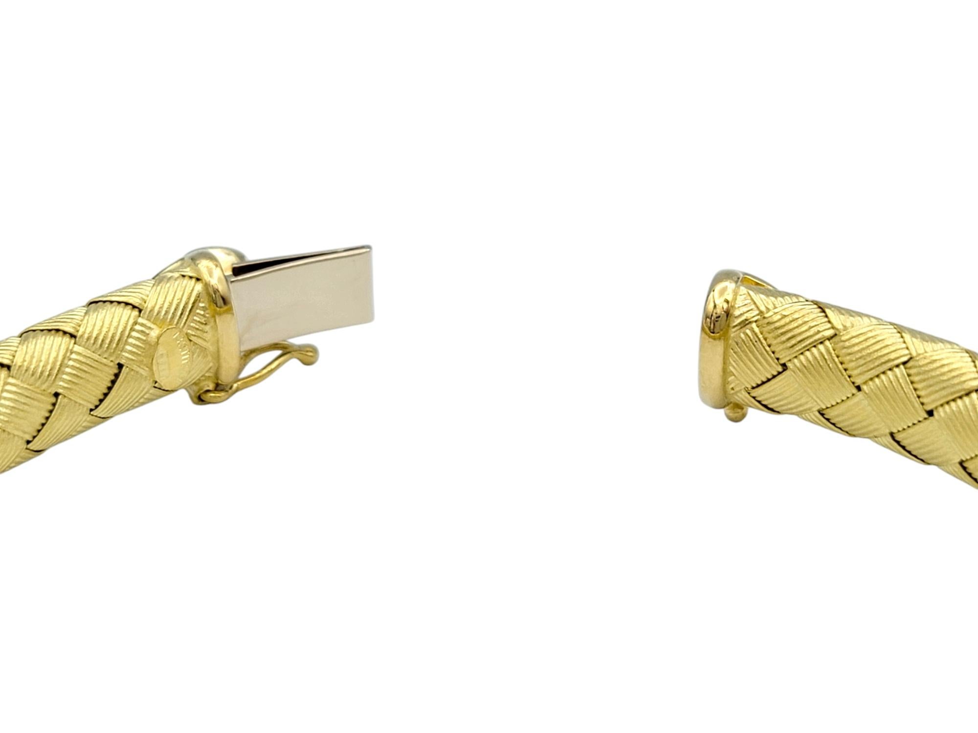Roberto Coin Bracciale flessibile intrecciato con diamanti e zaffiri in oro 18 carati in vendita 1