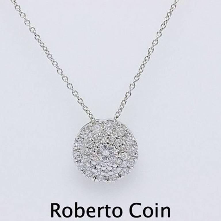 Roberto Coin Diamond Classics Pendant Necklace in 18 Karat White Gold In Excellent Condition In San Diego, CA