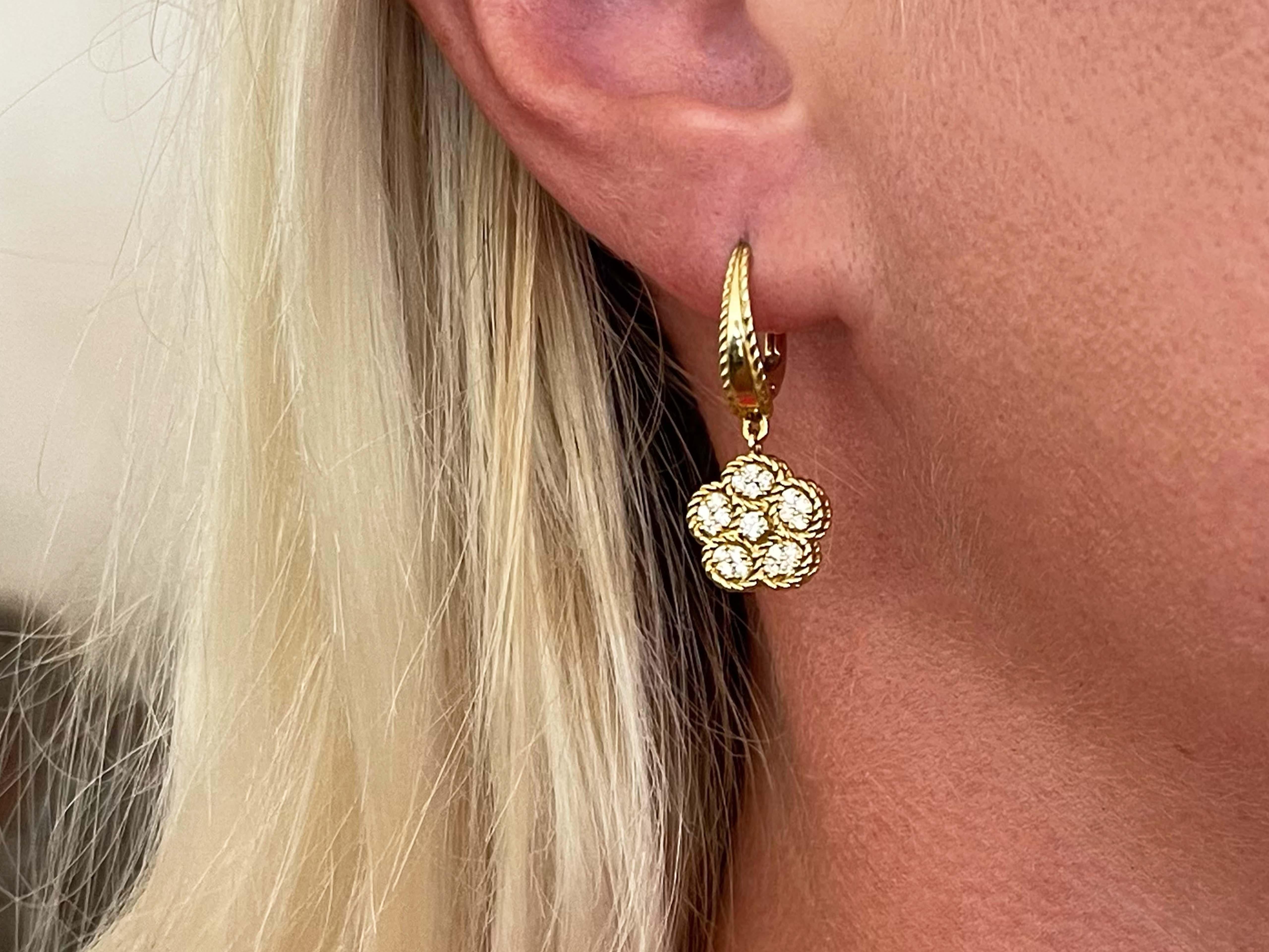 Item Specifications:

Designer: Roberto Coin

Metal: 18k Yellow Gold

Total Weight: 6.7 Grams

Diamond Color: G

Diamond Clarity: VS

Diamond Carat Weight: 0.35

Diamond Count: 42 round brilliant cut

Daisy Diameter: 11.29 mm

Stamped: 