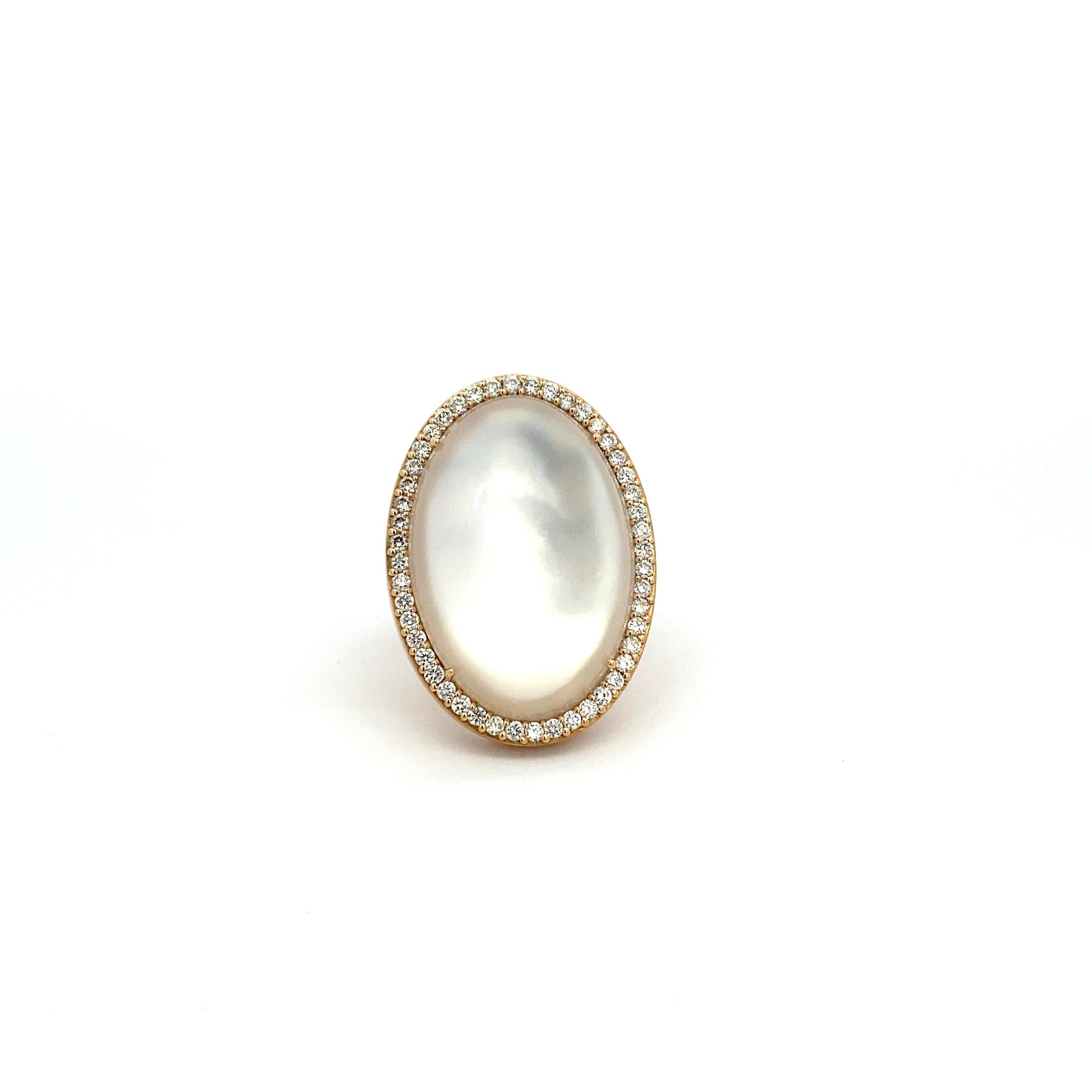 Introducing the exquisite Roberto Coin Diamond, Quartz and Mother of Pearl Ring, a truly captivating piece that combines elegance and sophistication. Crafted in luxurious 18 karat rose gold, this stunning ring features a luminous 19.5 x 28 mm