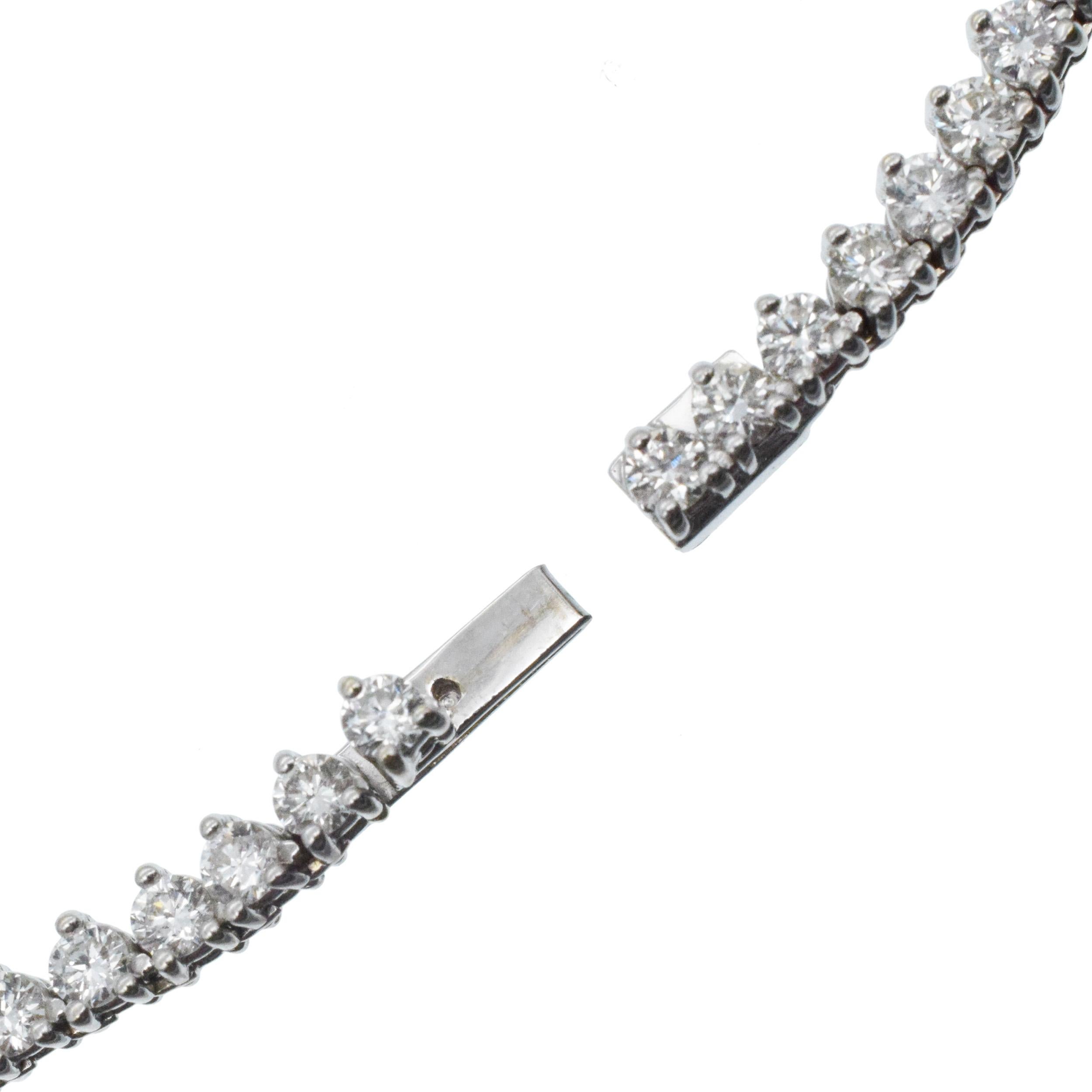 Roberto Coin Diamond Tennis Necklace In 18k white Gold In Excellent Condition For Sale In New York, NY