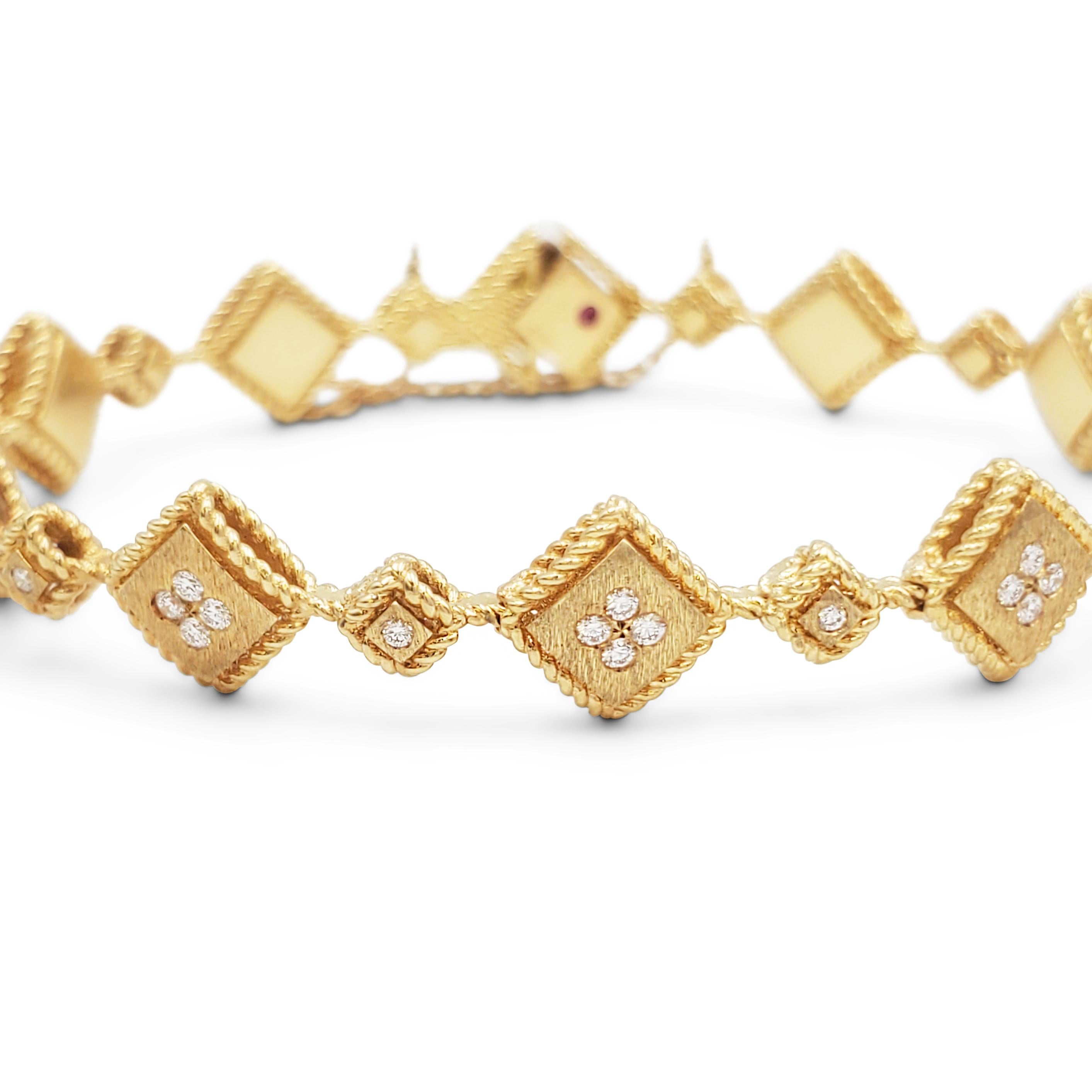 Authentique bracelet Roberto Collection S de la collection Ducale en or jaune 18 carats.  Composé de maillons alternant de grands et petits carrés d'or satiné avec des bordures en corde d'or poli. Chaque maillon est rehaussé de diamants ronds de