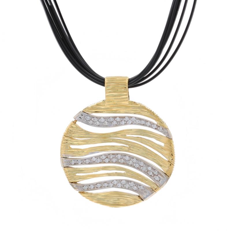 Marca: Roberto Coin
Colección: Elefantino

Contenido de metal: Oro amarillo de 18 quilates y oro blanco de 18 quilates

Información sobre Stone
Diamantes naturales
Quilate(s): .25ctw
Talla: Redondo brillante
Color: F - G
Claridad: VS1 - VS2

Rubí