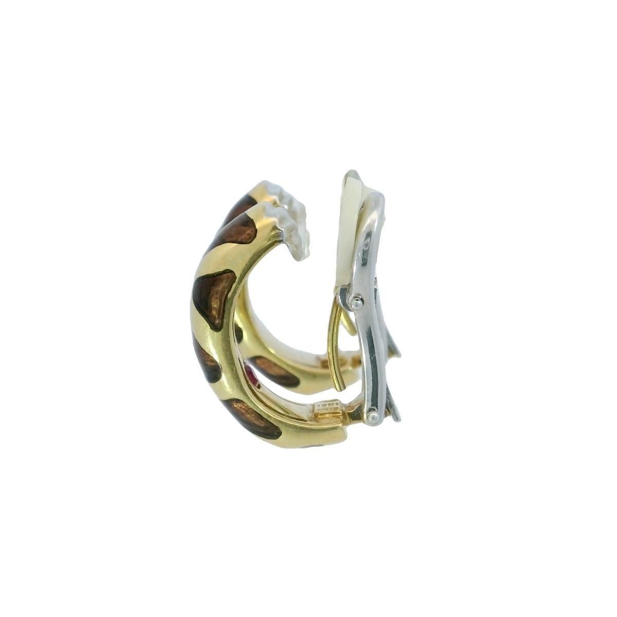 Roberto Coin Enamel Giraffe Hoop Clip Earrings 18K Yellow Gold 

These bold hoop earrings by Roberto Coin are designed in 18k yellow gold with rich brown enamel inlays. The gold forms a crisscross pattern over the enamel, adding texture and contrast