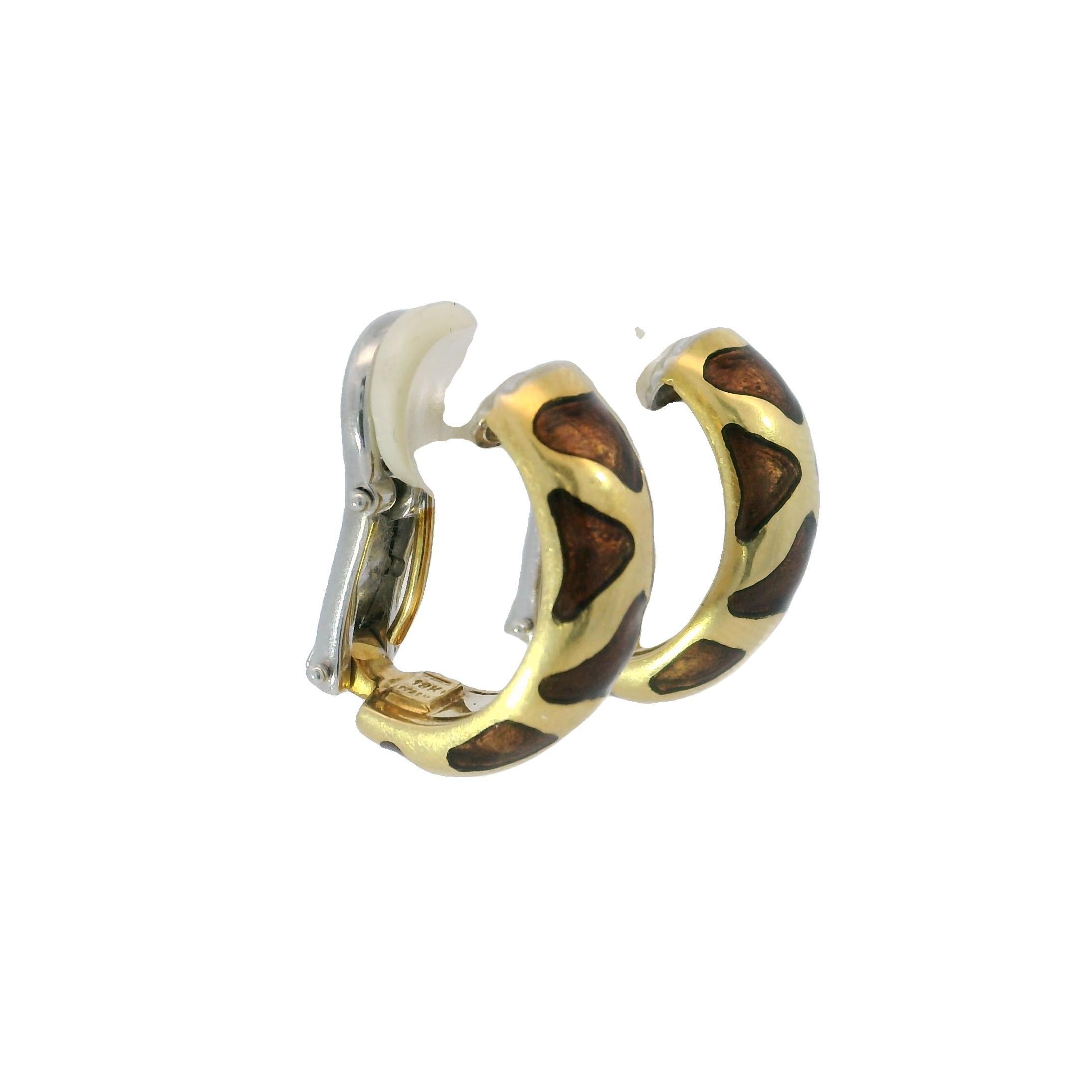Roberto Coin Enamel Giraffe Hoop Clip Earrings 18K Yellow Gold In Good Condition For Sale In Fairfield, CT