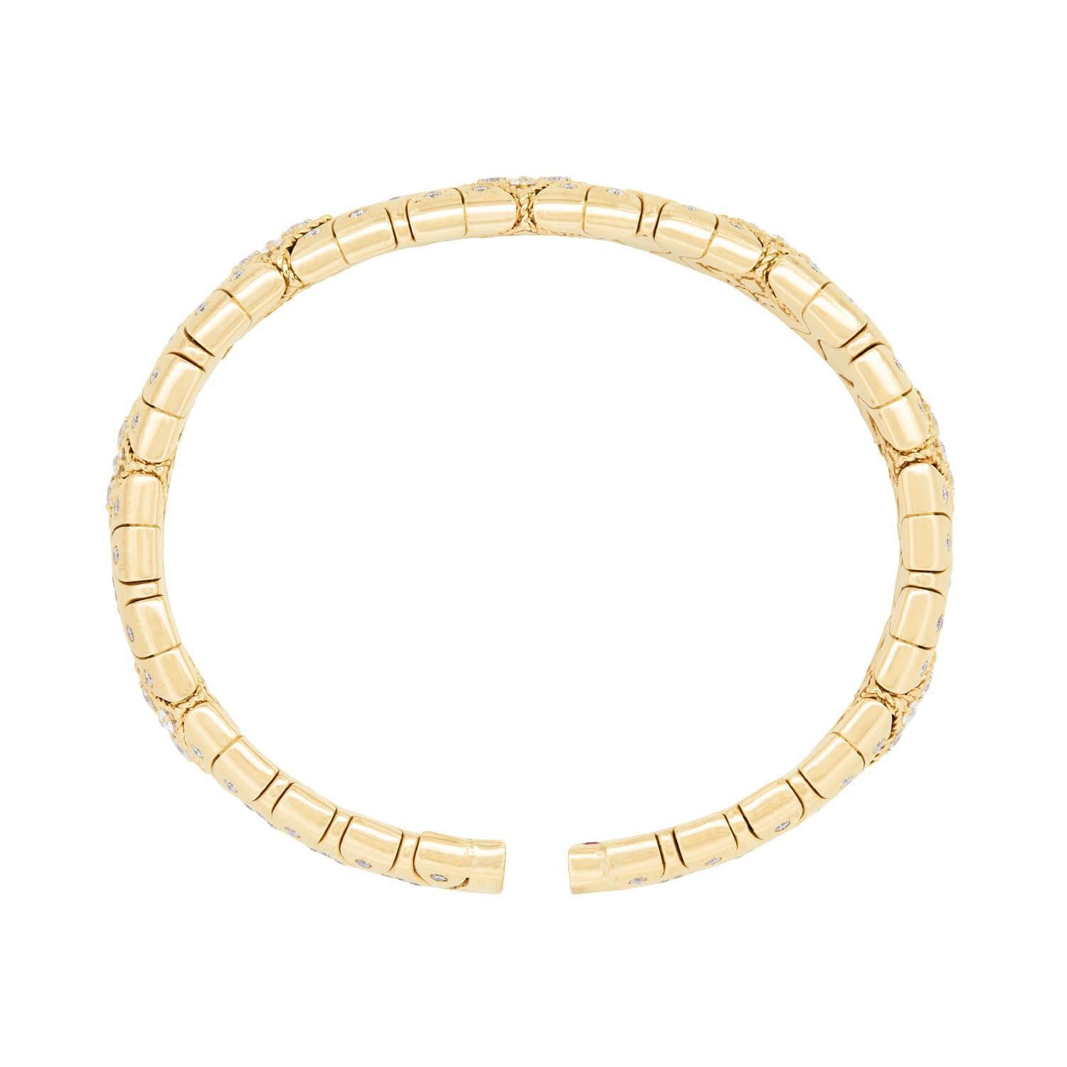 Ein extravagantes Diamantarmband aus der Royal Princess Flower Collection von Roberto Coin! Dieses unglaubliche Stück ist aus seidigem 18-karätigem Gelbgold gefertigt und besteht aus einzelnen Segmenten, die durch flexible Drähte miteinander