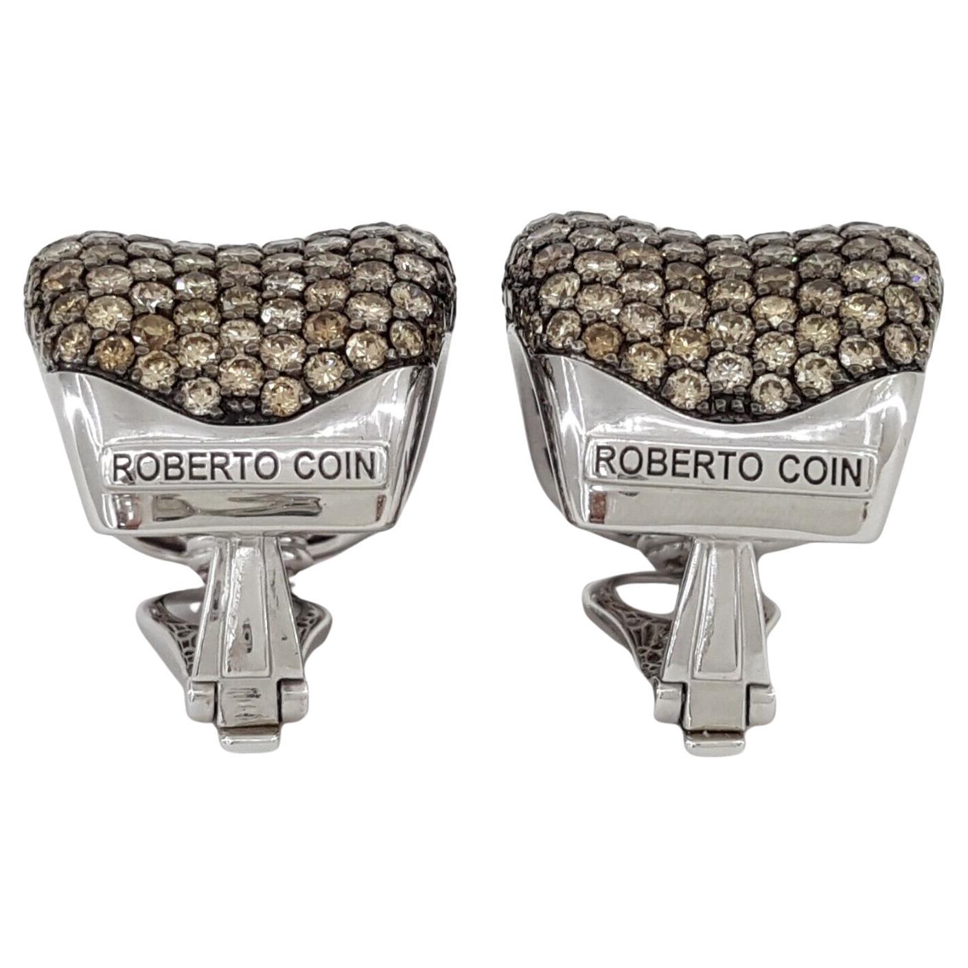 Roberto Coin Fantasia Collection 18K White Gold 10,82 ct Gesamtgewicht Runde Brillantschliff Multicolor Diamant Ohrringe Größe Extra Large. 
Die Ohrringe wiegen 27,4 g, sind 26 mm hoch, 18,5 mm breit, 6,1-14,1 mm dick und enthalten 338 natürliche