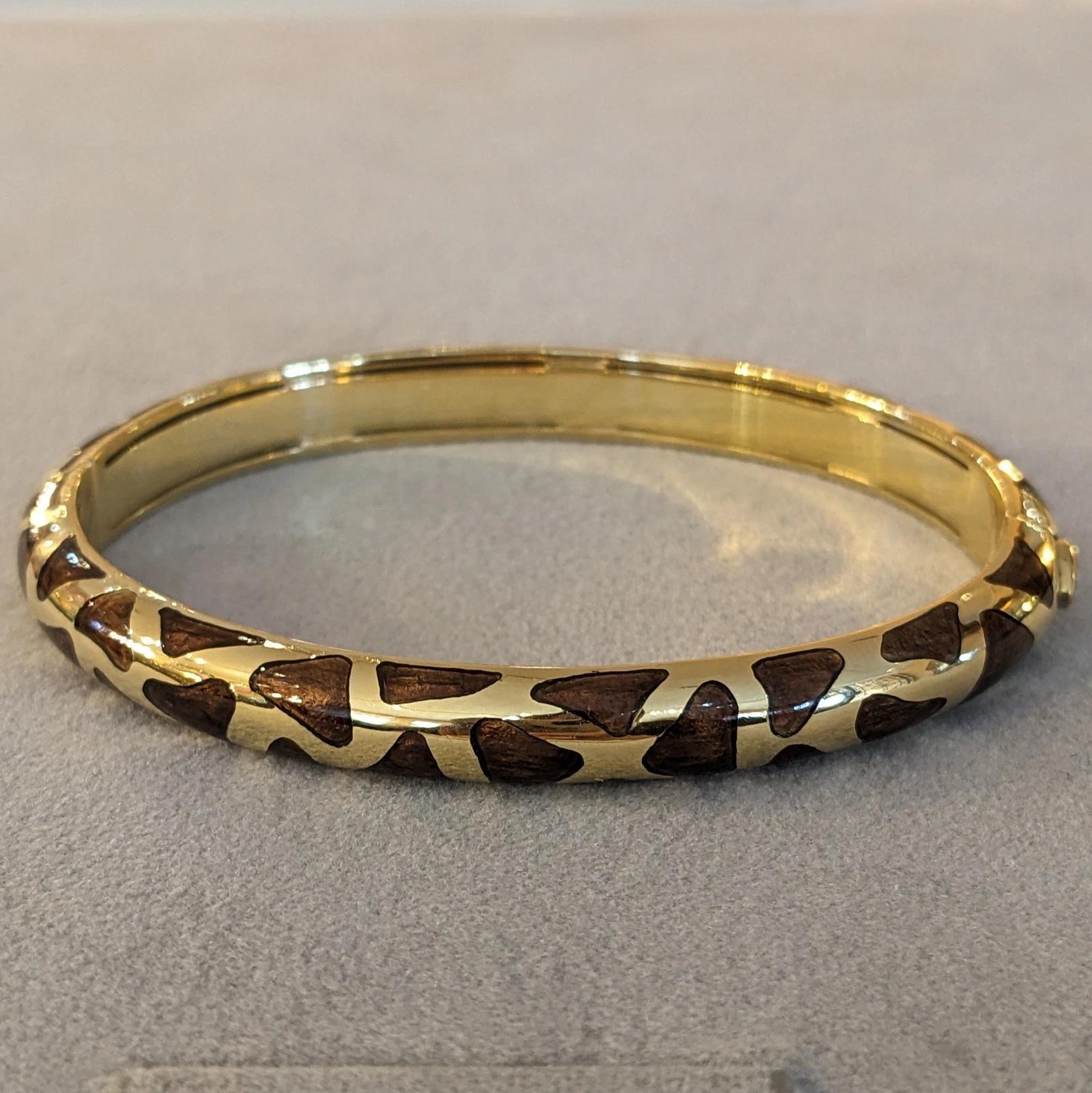 Roberto Coin Giraffe Enamel Bangle in 18k Yellow Gold In Good Condition For Sale In La Jolla, CA