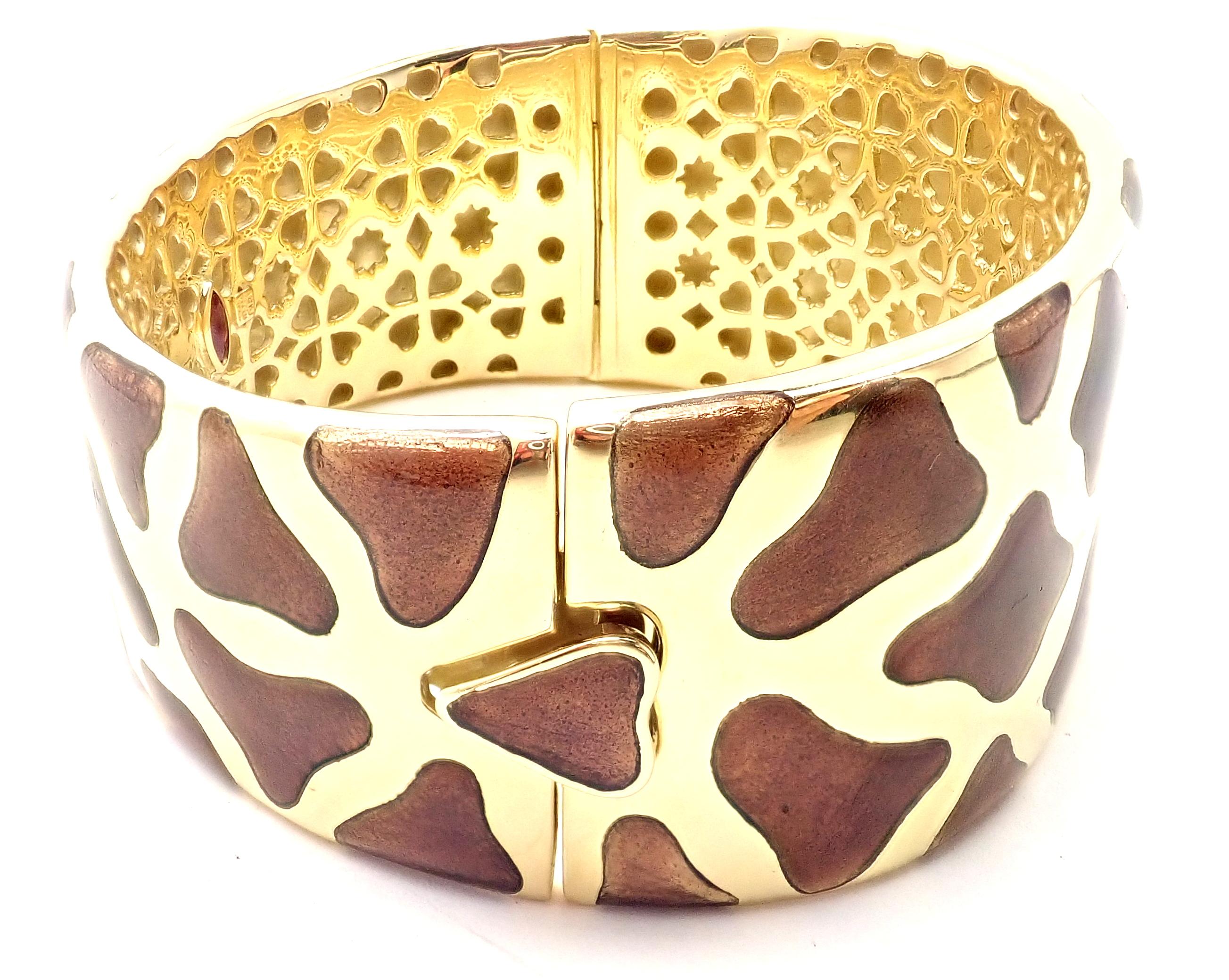 18k Yellow Gold Enamel Giraffe Bangle Bracelet by Roberto Coin.
With 1 Ruby
Details:
Length: 7