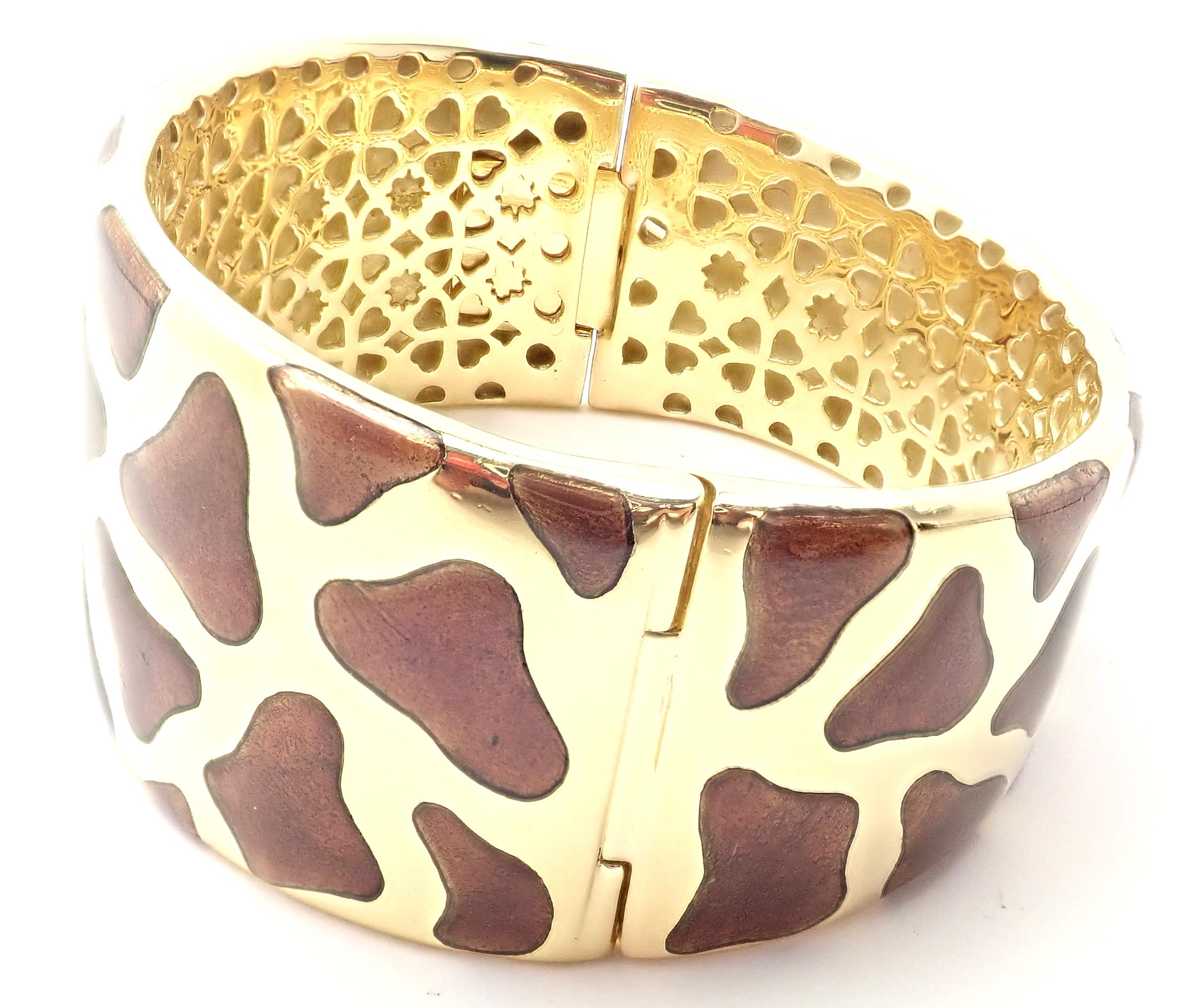 Roberto Coin Giraffe Enamel Yellow Gold Bangle Bracelet In Excellent Condition For Sale In Holland, PA