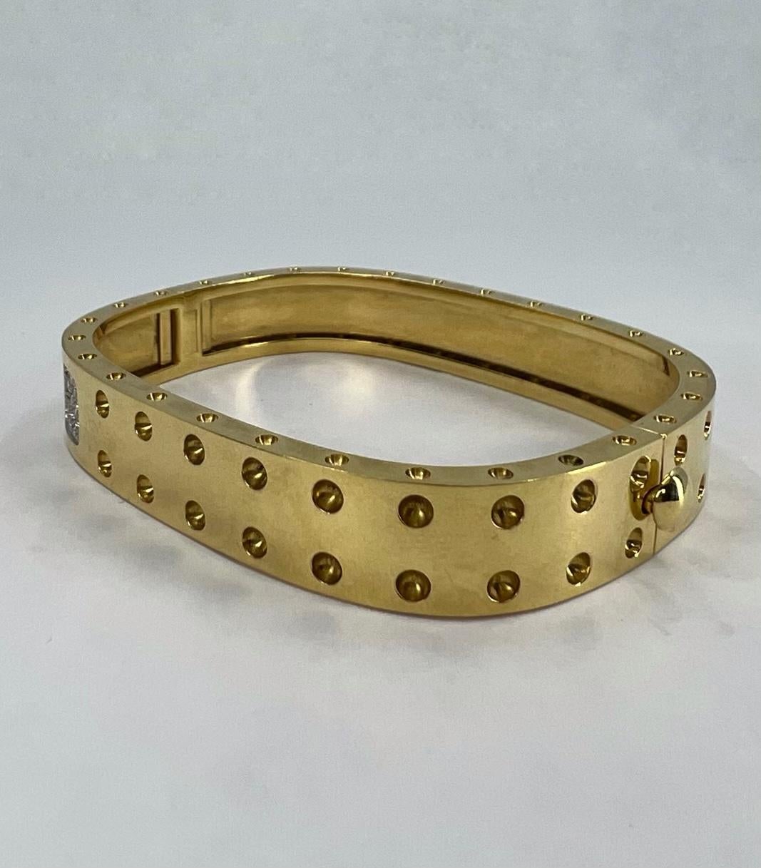 Roberto Coin Gold Pois Moi Bangle In Excellent Condition In Beverly Hills, CA