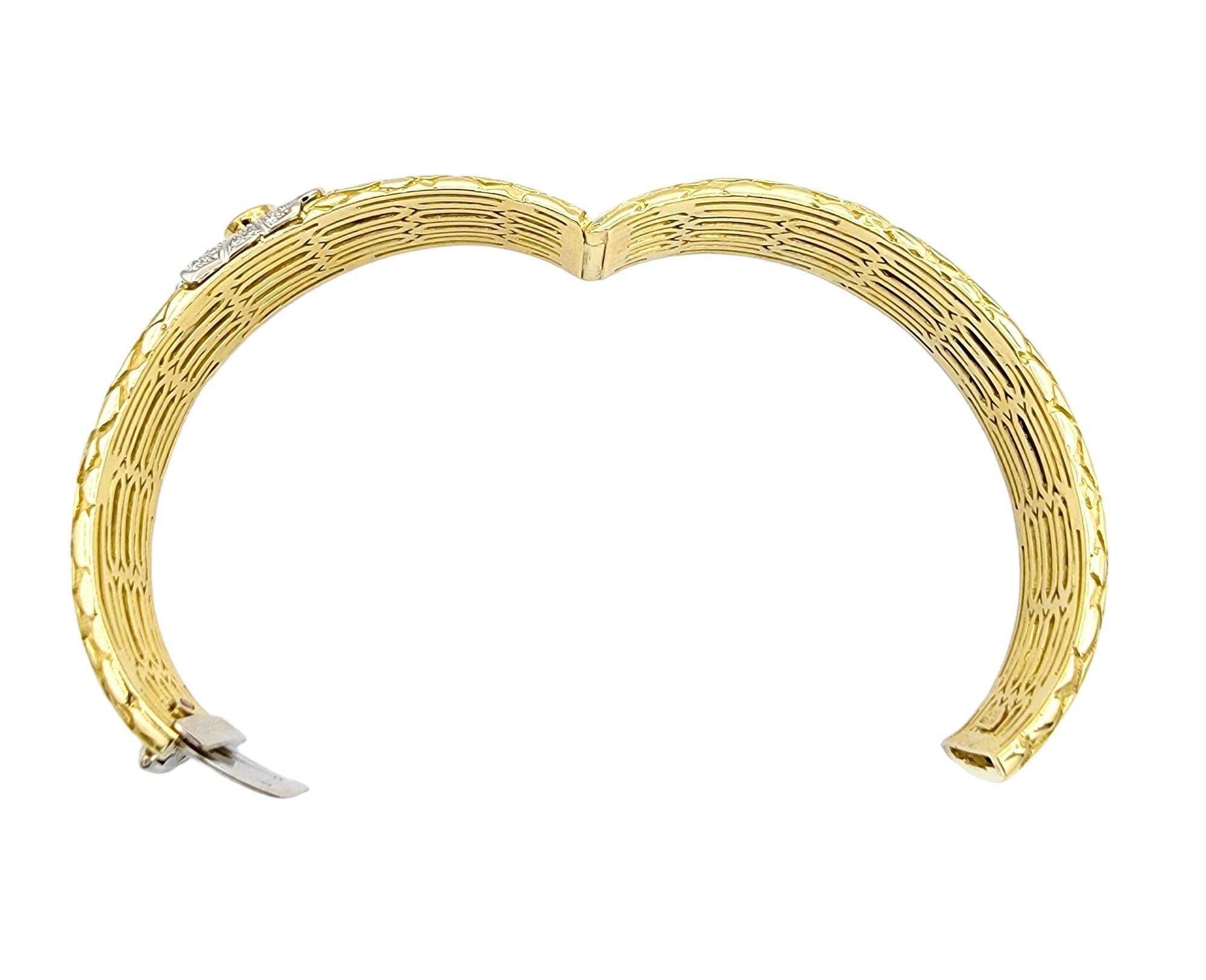 Roberto Coin Bracelet jonc en peau de serpent orné de fleurs en opale de feu et diamants Pour femmes en vente