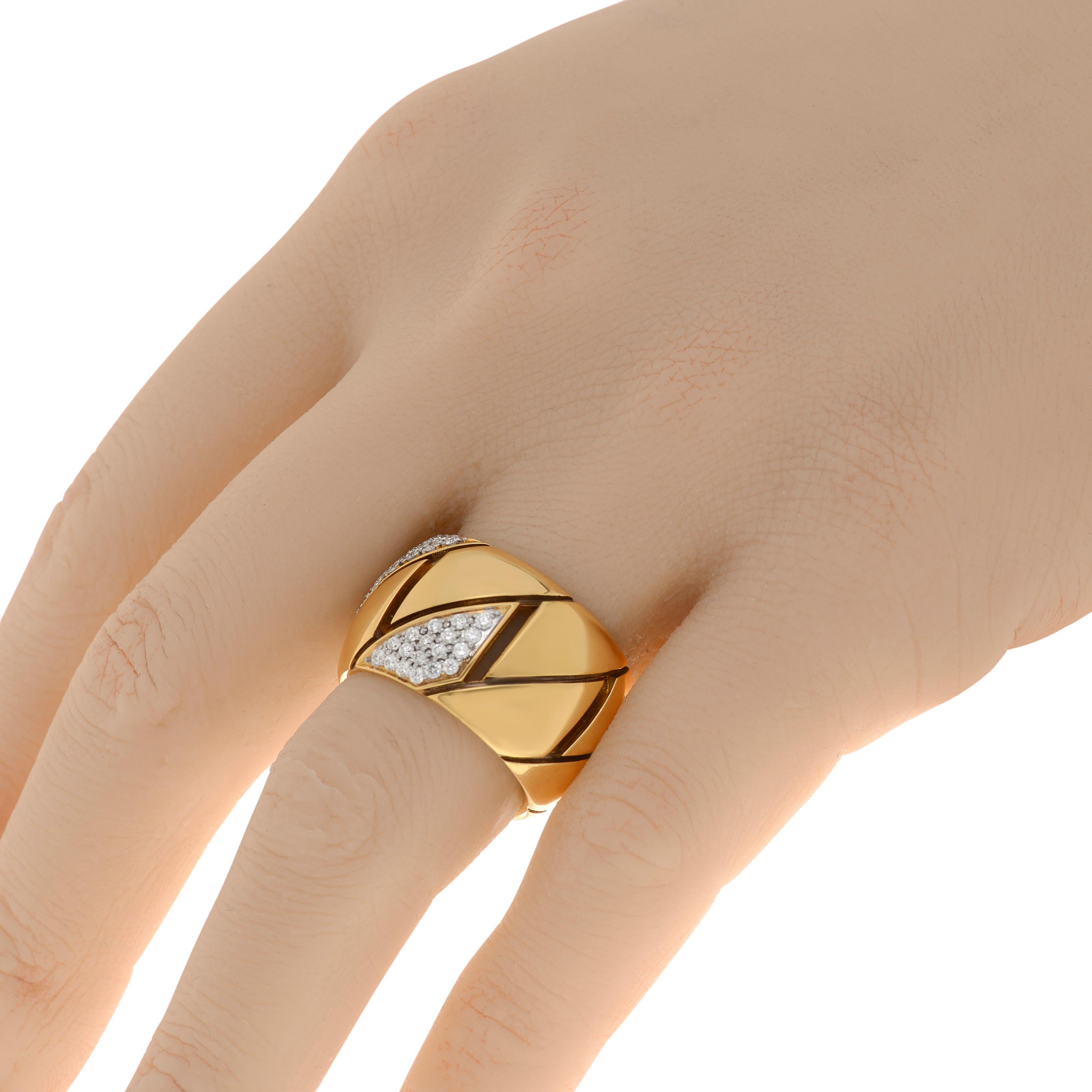 This classic Roberto Coin 18K yellow gold and 18k white gold band ring features 0.36ct. tw. white pave diamonds. The ring size is 7 (54.4). The band width is 14.5mm. The total  weight is 13.0g.

