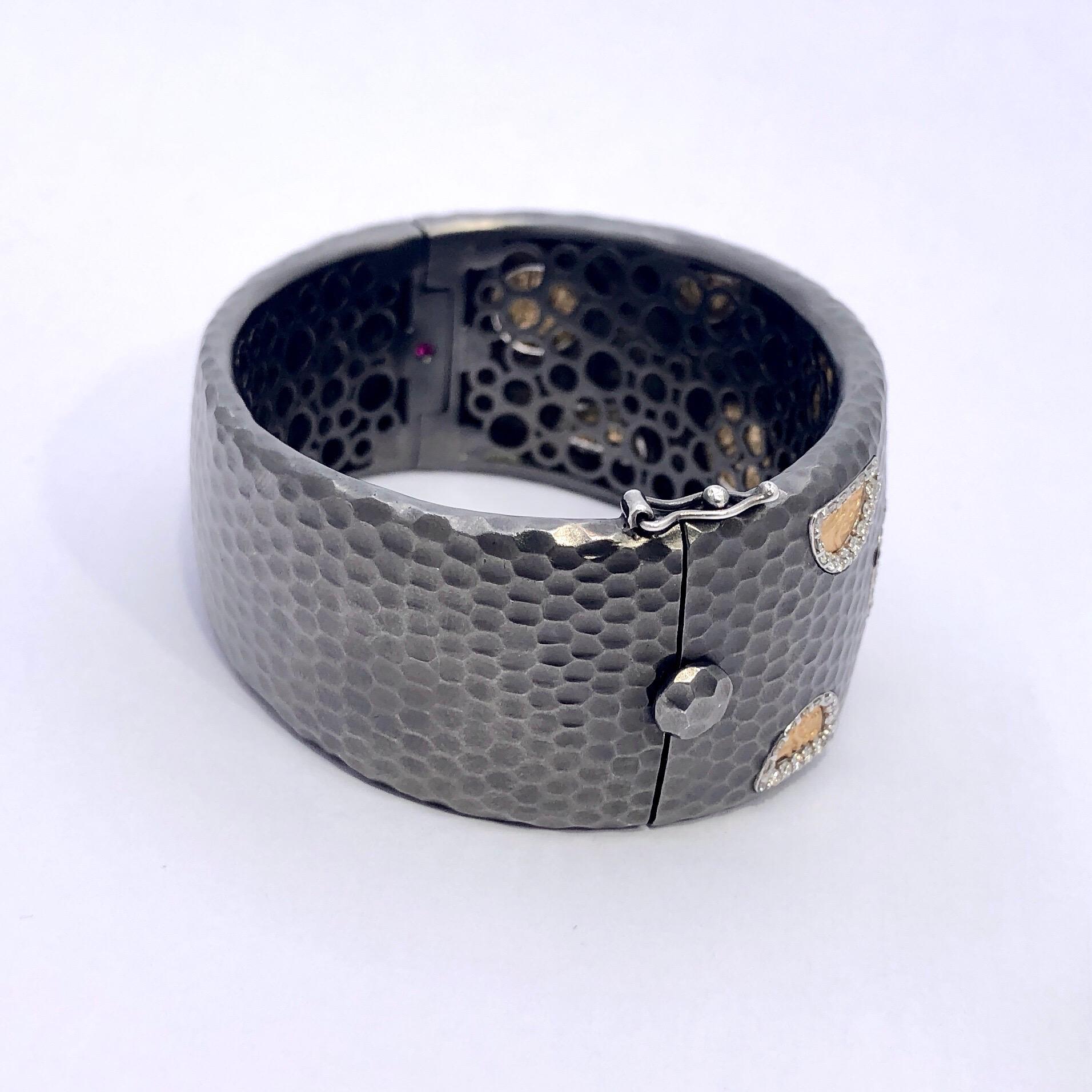 Roberto Coin Hammered Cuff Bracelet with Gold Motifs and Diamonds In Good Condition In Palm Beach, FL