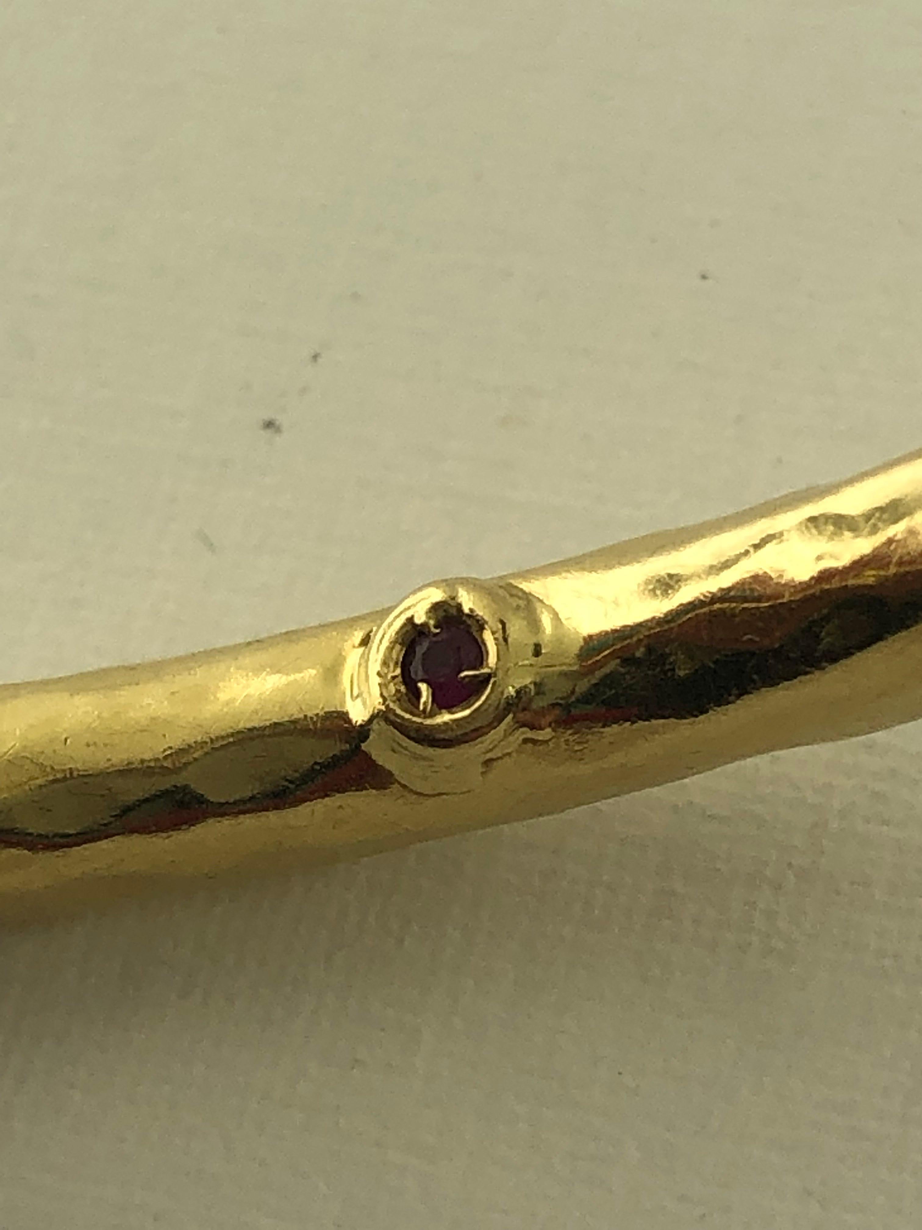 Roberto Coin Hammered Martellato 18 Karat Yellow Gold Bangle Bracelet In Good Condition For Sale In Ft. Lauderdale, FL