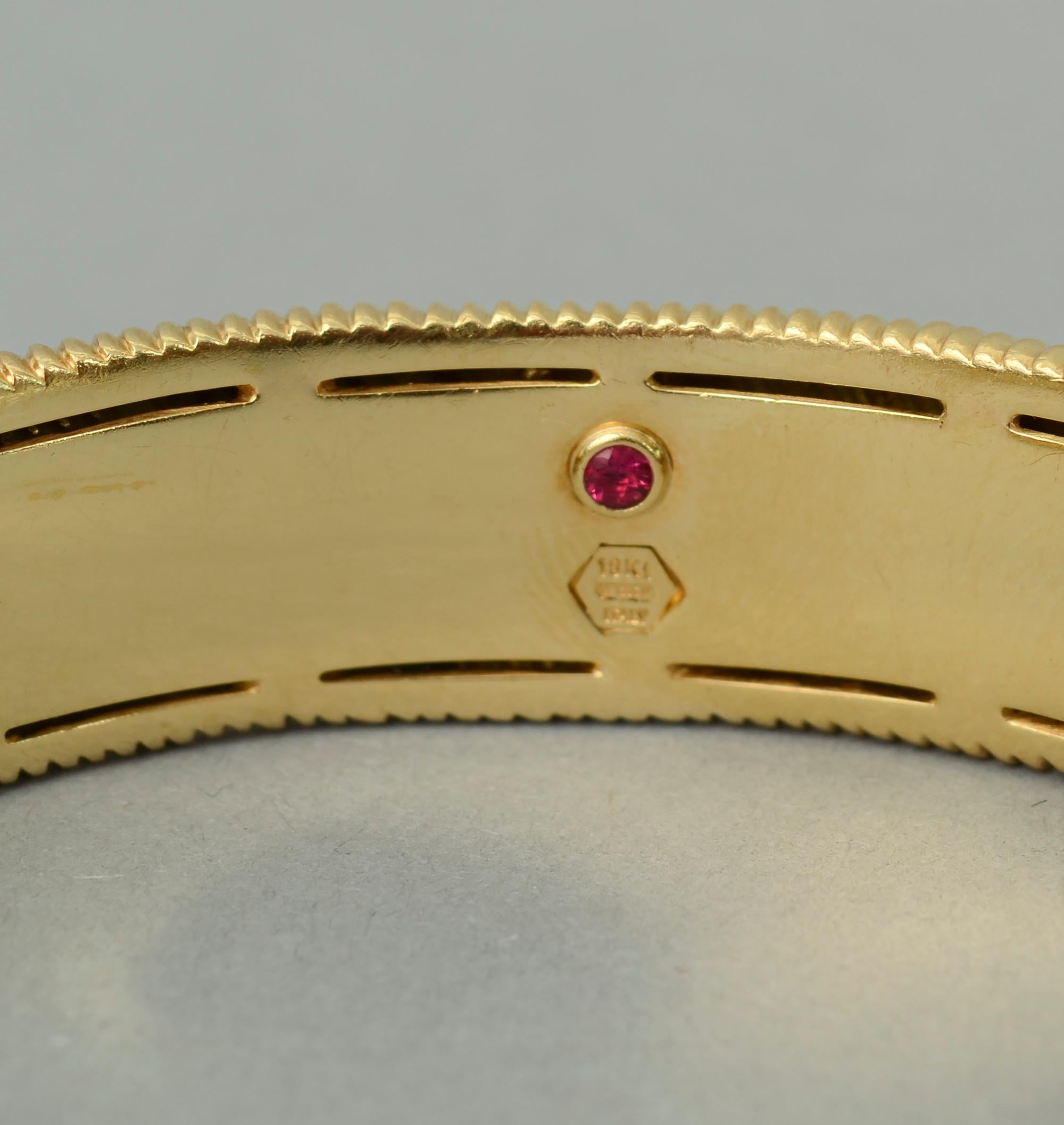 Roberto Coin Hinged Gold Bangle Bracelet In Excellent Condition In Darnestown, MD