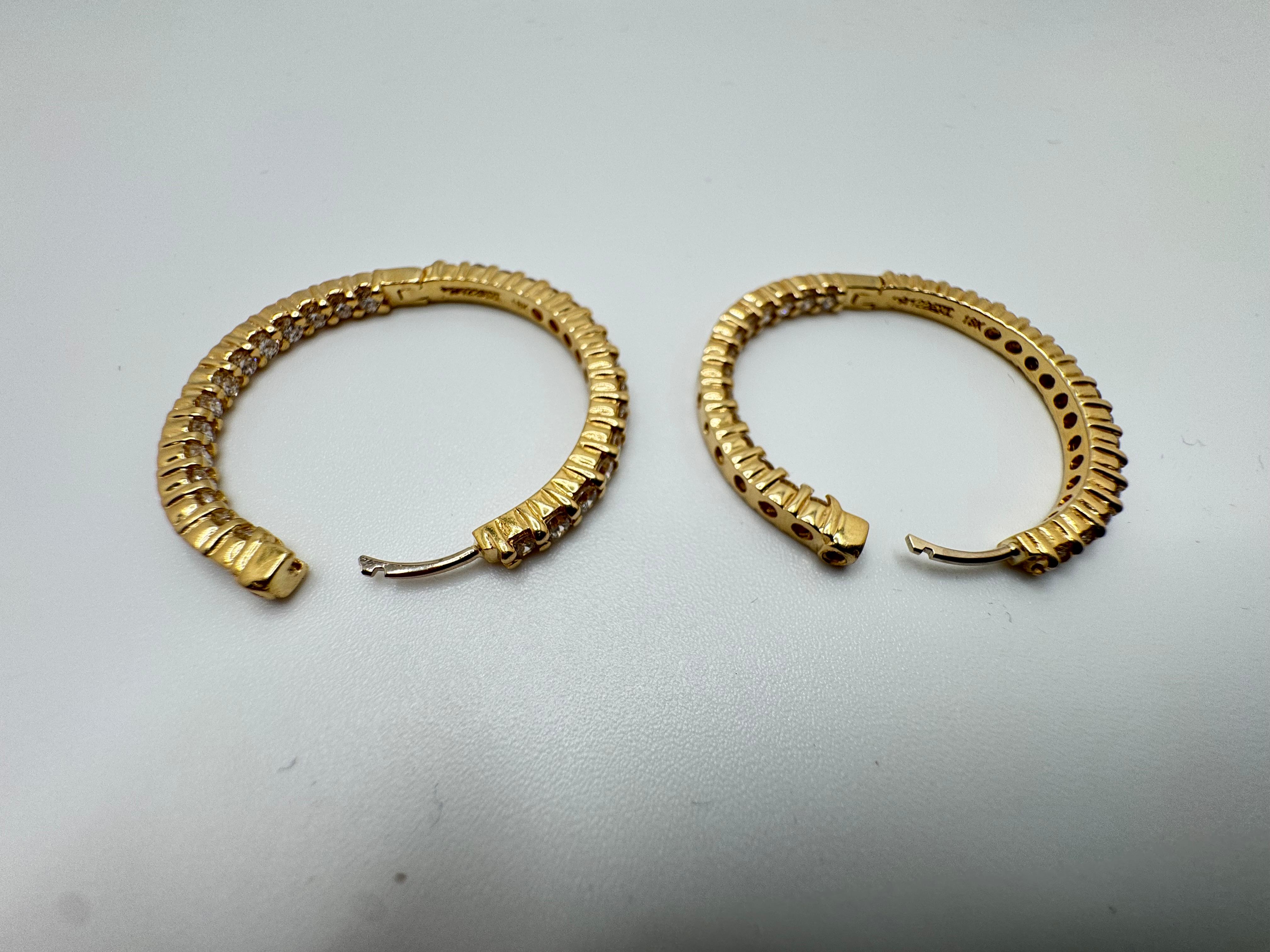 Roberto Coin Orecchini a cerchio con diamanti e rubini firmati In condizioni buone in vendita a Palm Desert, CA