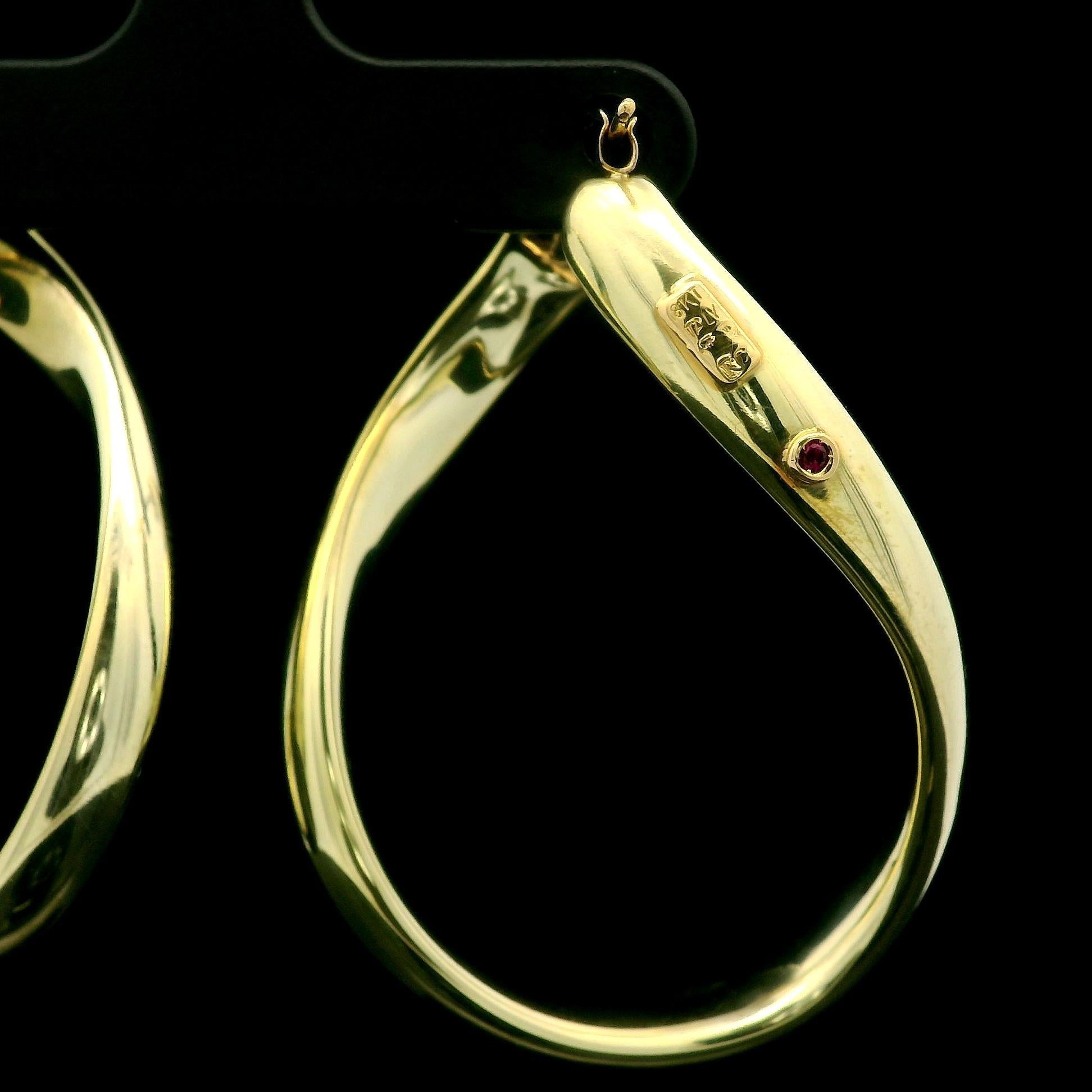 Roberto Coin Italian 18k Yellow Gold Polished Finish Wavy Hoop Snap Earrings For Sale 3