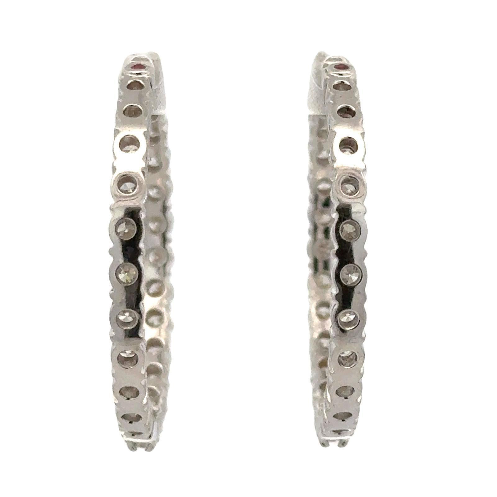 Roberto Coin Pendientes de aro grandes de oro blanco de 18 quilates con diamante interior y exterior en Excelente Estado en Boca Raton, FL