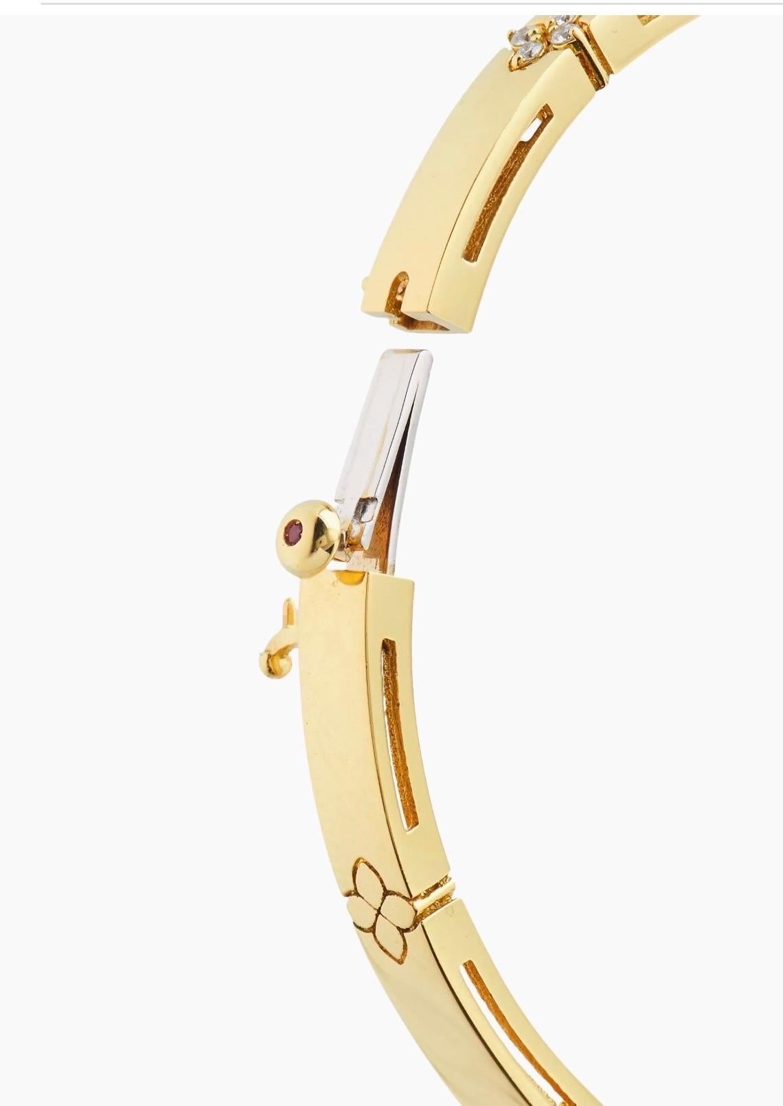 Roberto Coin Diamond  Bangle  Bracelet In 18 Karat Yellow Gold Estate
From the Love In Verona Collection. Floral-shaped clusters of diamonds surround this polished 18K gold bangle bracelet.
Delicate diamond flowers adorn a polished gold