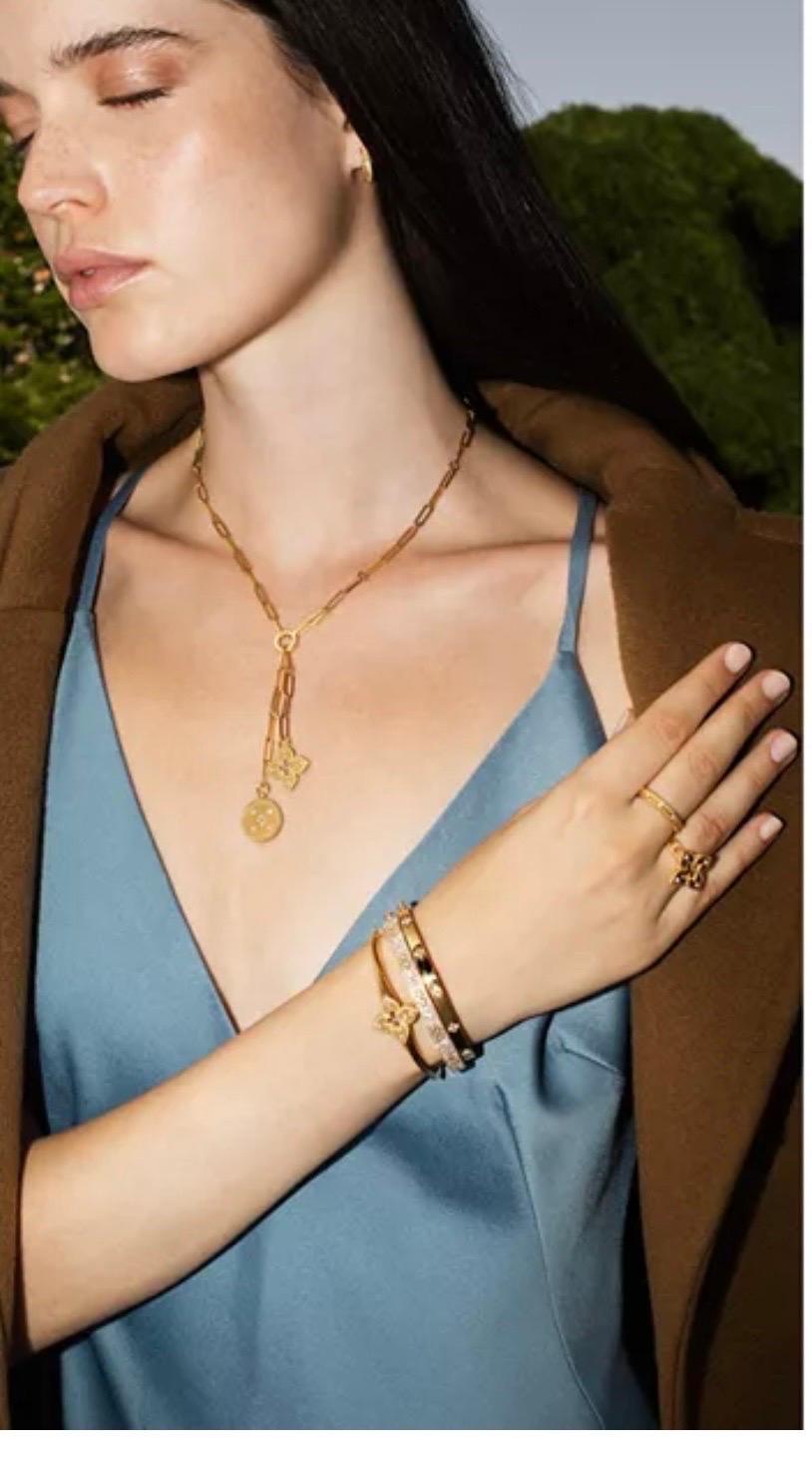Roberto Coin  Love In Verona 18K Yellow Gold & Diamond Bangle Bracelet In Excellent Condition In New York, NY