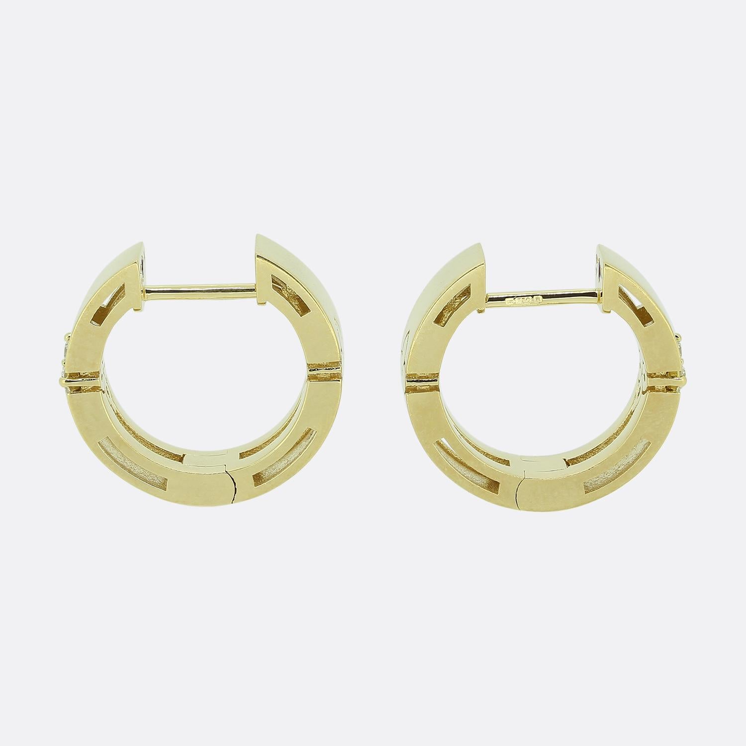 Here we have a charming pair of hoop from the renowned Italian jewellery designer, Roberto Coin. These earrings have been crafted from a rich 18ct yellow gold and feature a sleek, modern design with a touch of elegance. Each hoop is adorned with a