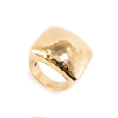 Roberto Coin Martellato Bague cocktail en or jaune 18K avec dôme martelé en rubis