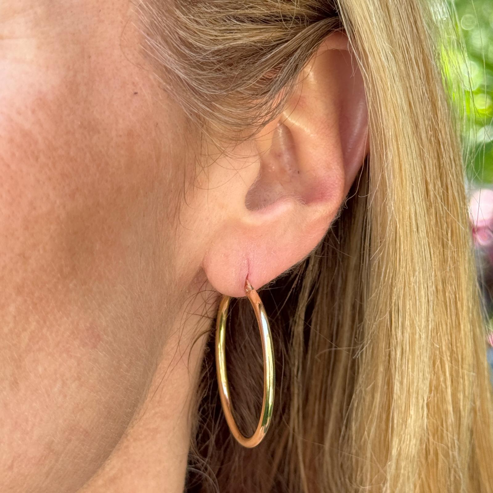 Modern round hoop earrings by Italian designer Roberto Coin are fashioned in 18 karat yellow gold. The earrings measure 1.25 inches in length. Snap clasp.  Weight: 3.9 grams.

MSRP:$780.00