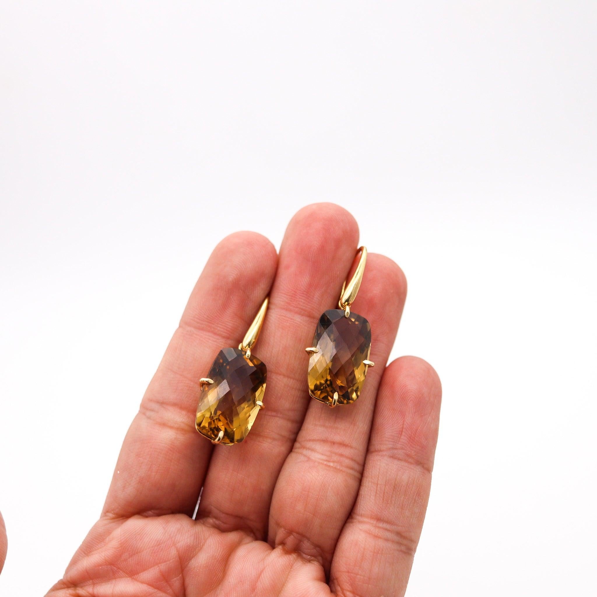 ROBERTO COIN Orecchini pendenti moderni in oro 18Kt con quarzo fumé da 47,98 Ctw in vendita 2