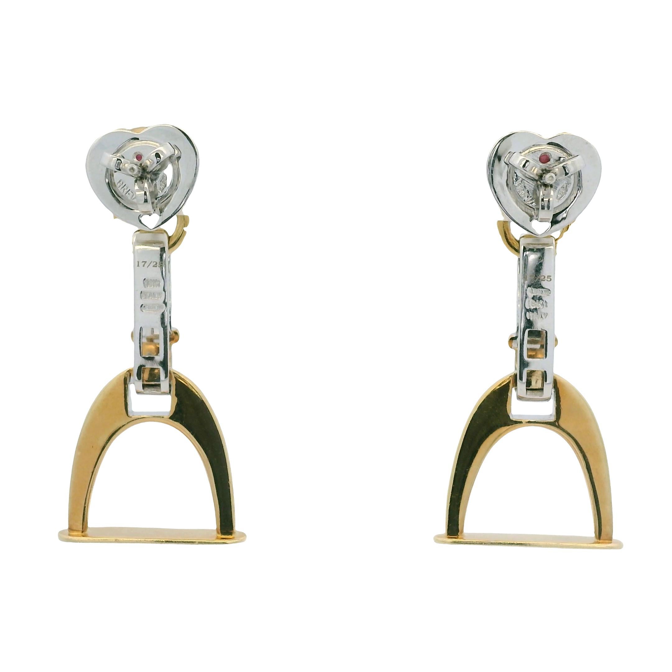 Moderne Roberto Coin Boucles d'oreilles étrier de mors de cheval en diamant naturel 18 carats En stock en vente