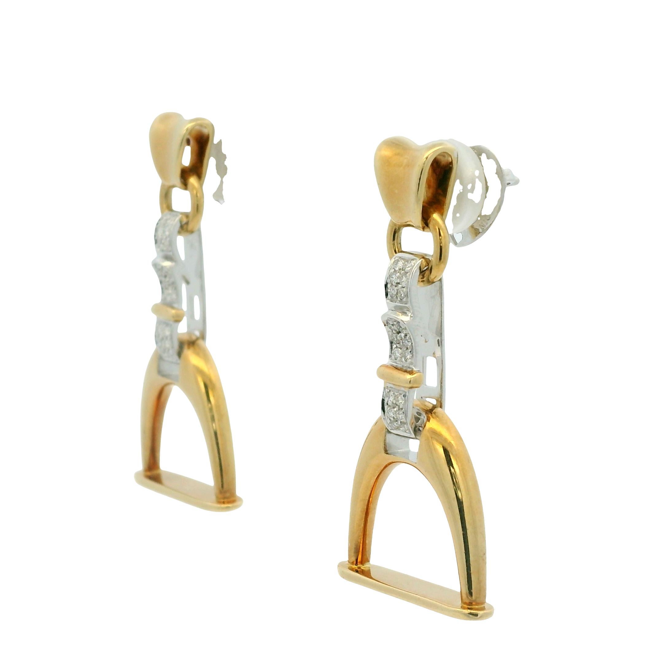 Roberto Coin Boucles d'oreilles étrier de mors de cheval en diamant naturel 18 carats En stock en vente 1