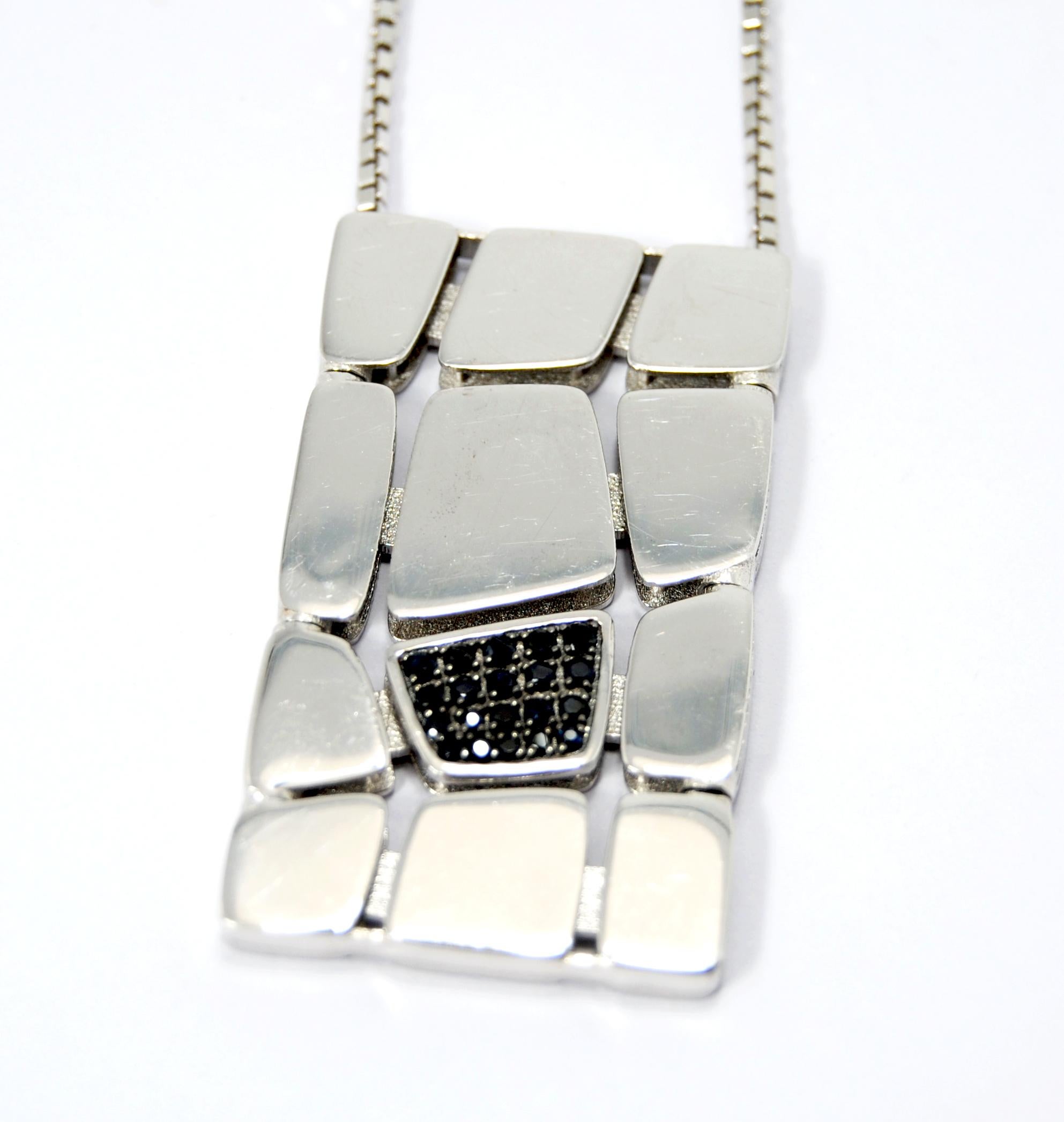 Roberto Coin Necklace Ariculate and Geometric Pendant with Black Diamonds In New Condition In Bilbao, ES