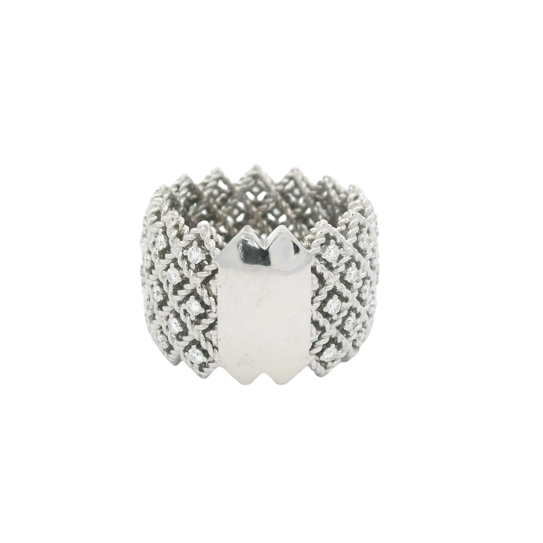 Roberto Coin New Barocco Diamond Cigar Band Ring 18K White Gold Excellent état - En vente à Miami, FL