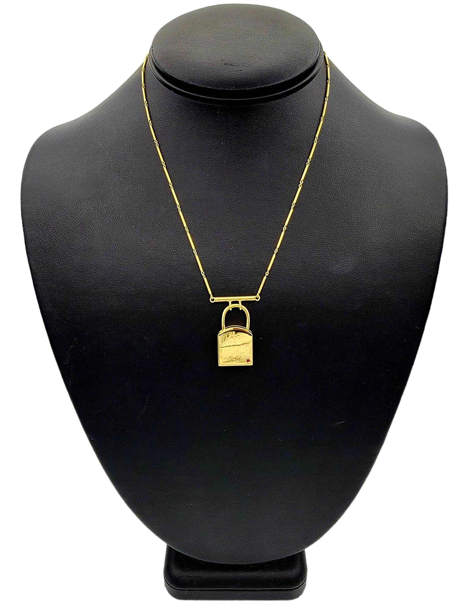 Roberto Coin Padlock Pendant Necklace with Bar Link Chain 18 Karat Yellow Gold For Sale 4
