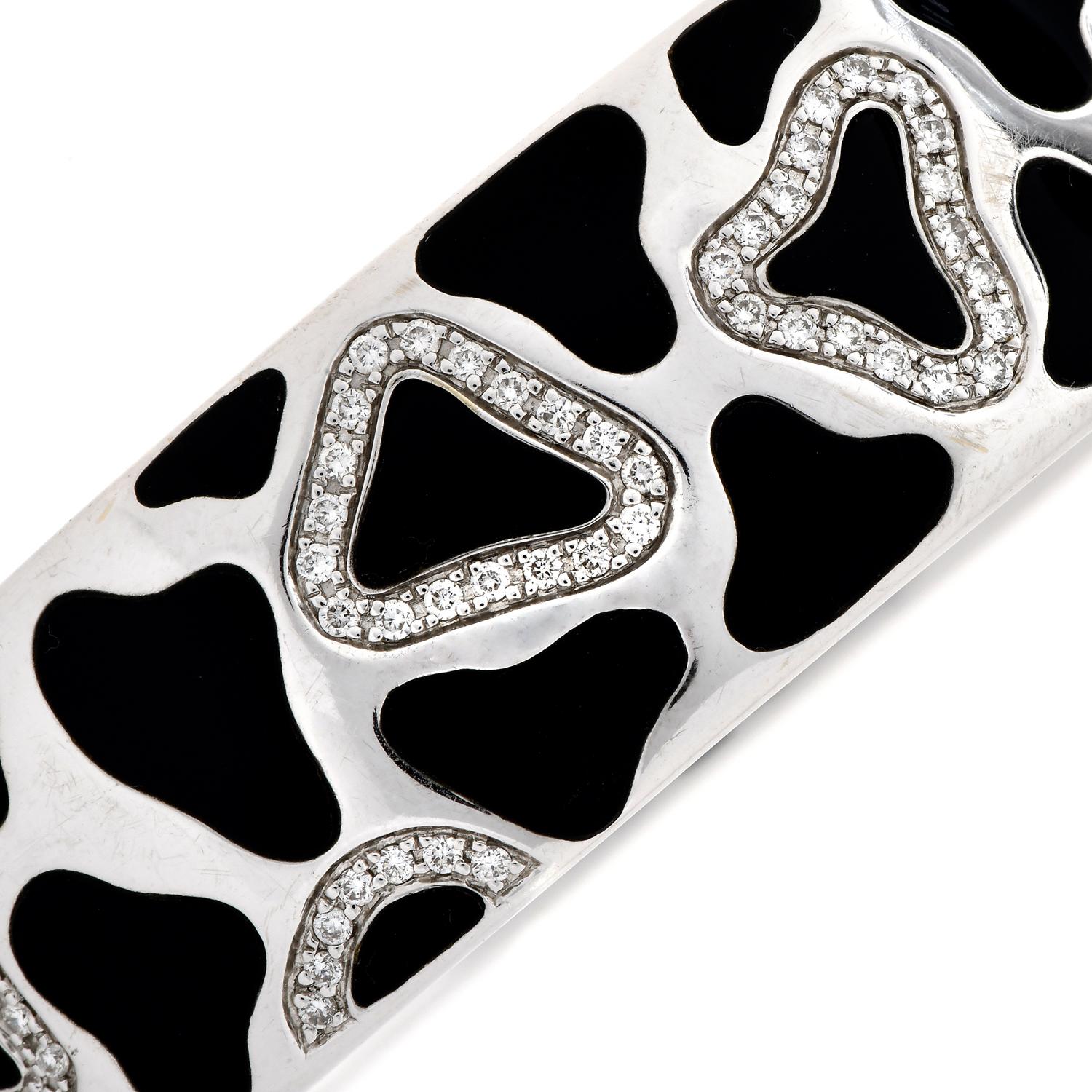Panda collection Roberto Coin Diamond Onyx Gold Eternity Bracelet. Un bracelet classique en diamant et onyx noir, du créateur Roberto Coin.

Un bracelet fin de style éternel, façonné en or blanc massif 18K avec une incrustation d'onyx noirs de