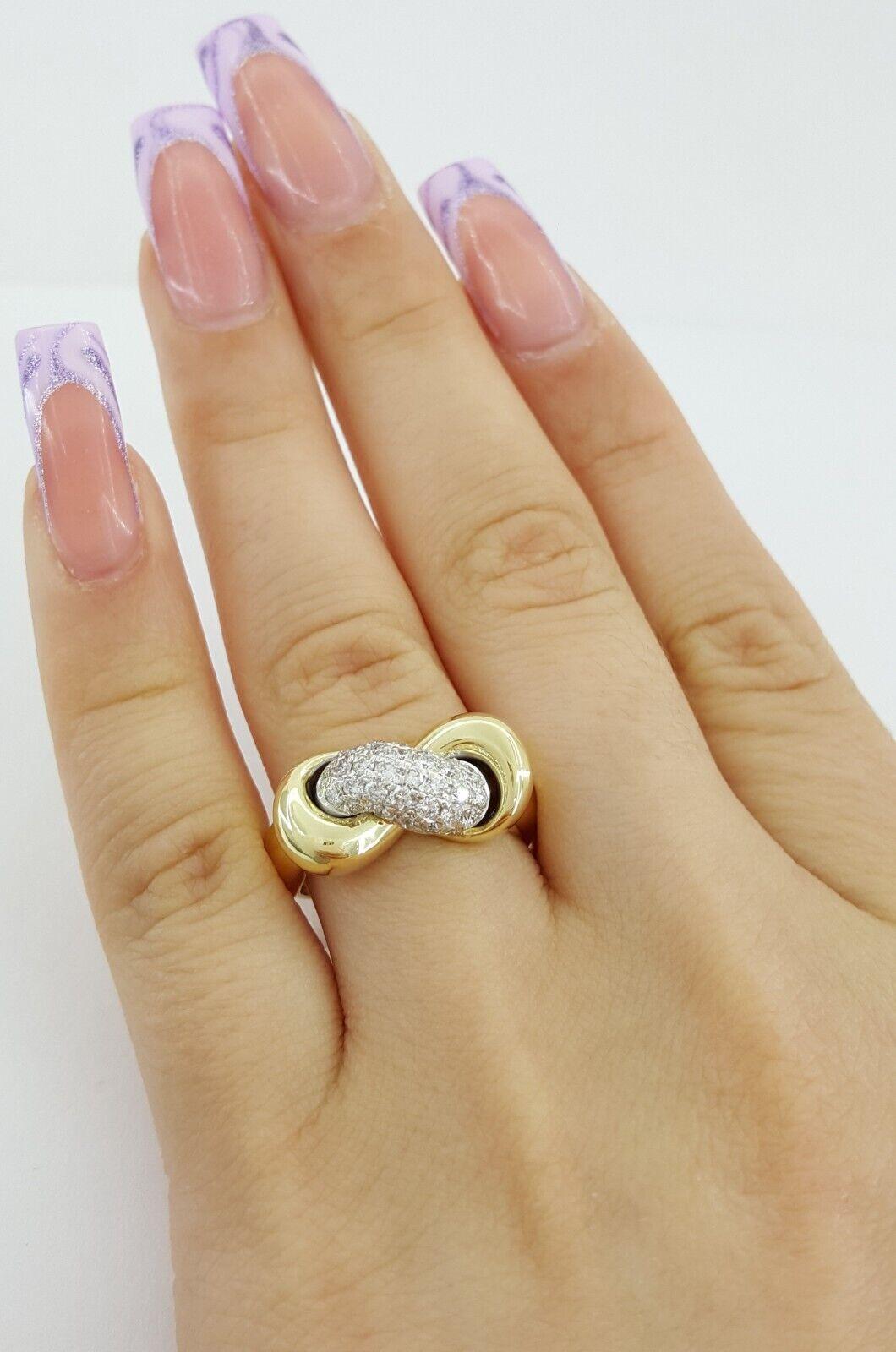 Roberto Coin Bague nœud d'infini en or jaune 18 carats sertie de diamants pavés Excellent état - En vente à Chicago, IL