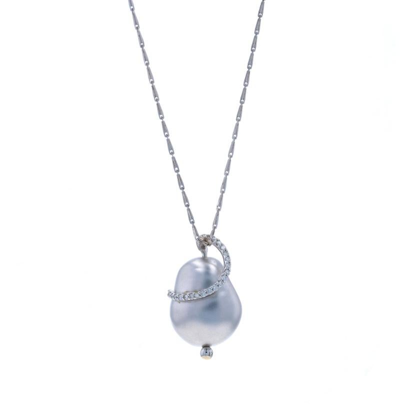 Marchio: Roberto Coin
Design:  Perl L'amore

Contenuto del metallo: Oro bianco 18k

Informazioni su A. Stone
Diamanti naturali
Carati: .14ctw
Taglio: Rotondo brillante
Colore: F - G
Chiarezza: VS1 - VS2

Rubino sintetico
Taglio: Rotondo
Colore: