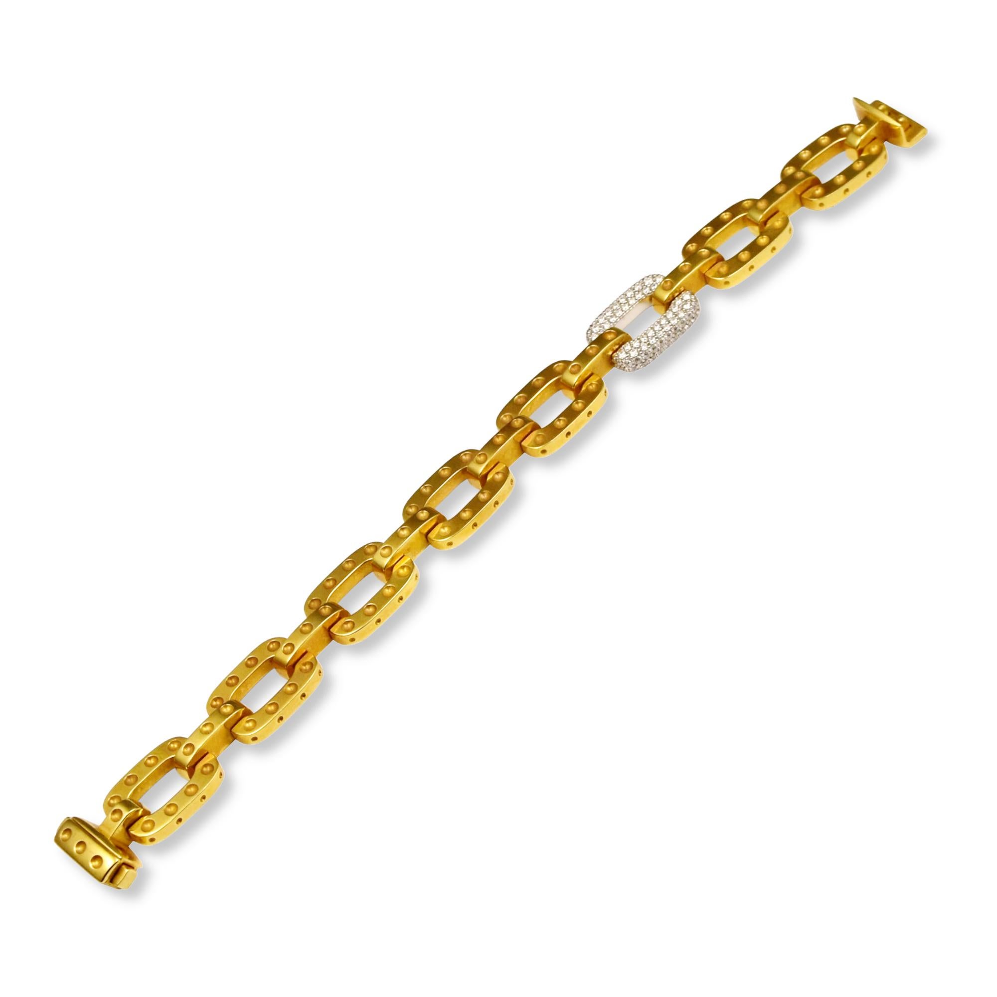 Designer: Roberto Coin

Model:Pois Moi

Material: Yellow Gold; White Gold

Metal Purity:  18k

Stone: Round Brilliant Cut Diamond

Clasp: Slide lock

Bracelet Length: 7.25 inches 

Total Carat Weight : 0.90 ct

Total Item Weight (grams): 36.8