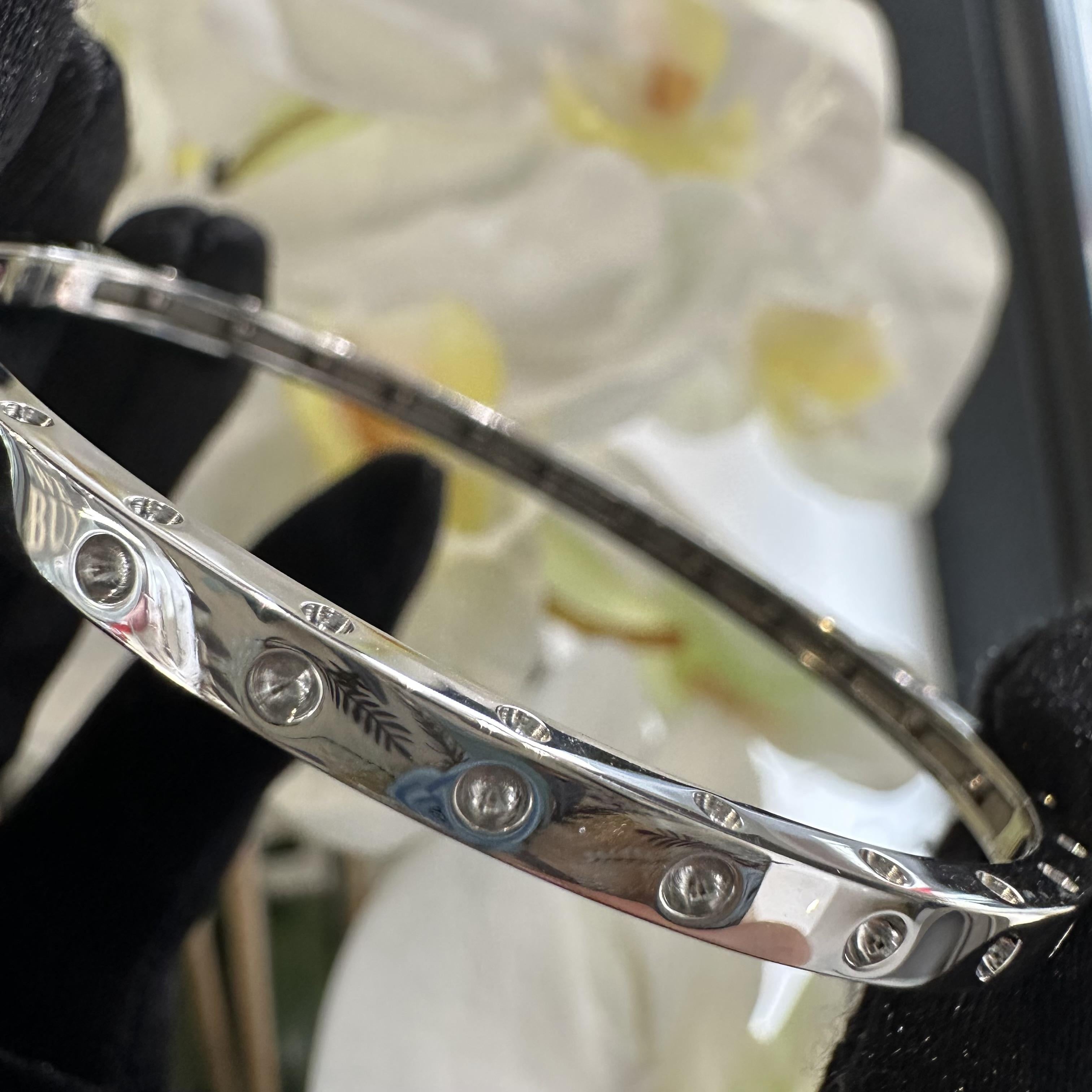 Designer: Roberto Coin
Collection: Pois Moi
Material: White Gold
Metal Purity: 18k
Stones: 1 Ruby
Total Item Weight (grams): 9.6
Bracelet Size: fits a 6.5 inch wrist (Size 17-18)
Includes: Brilliance Jewels Packaging