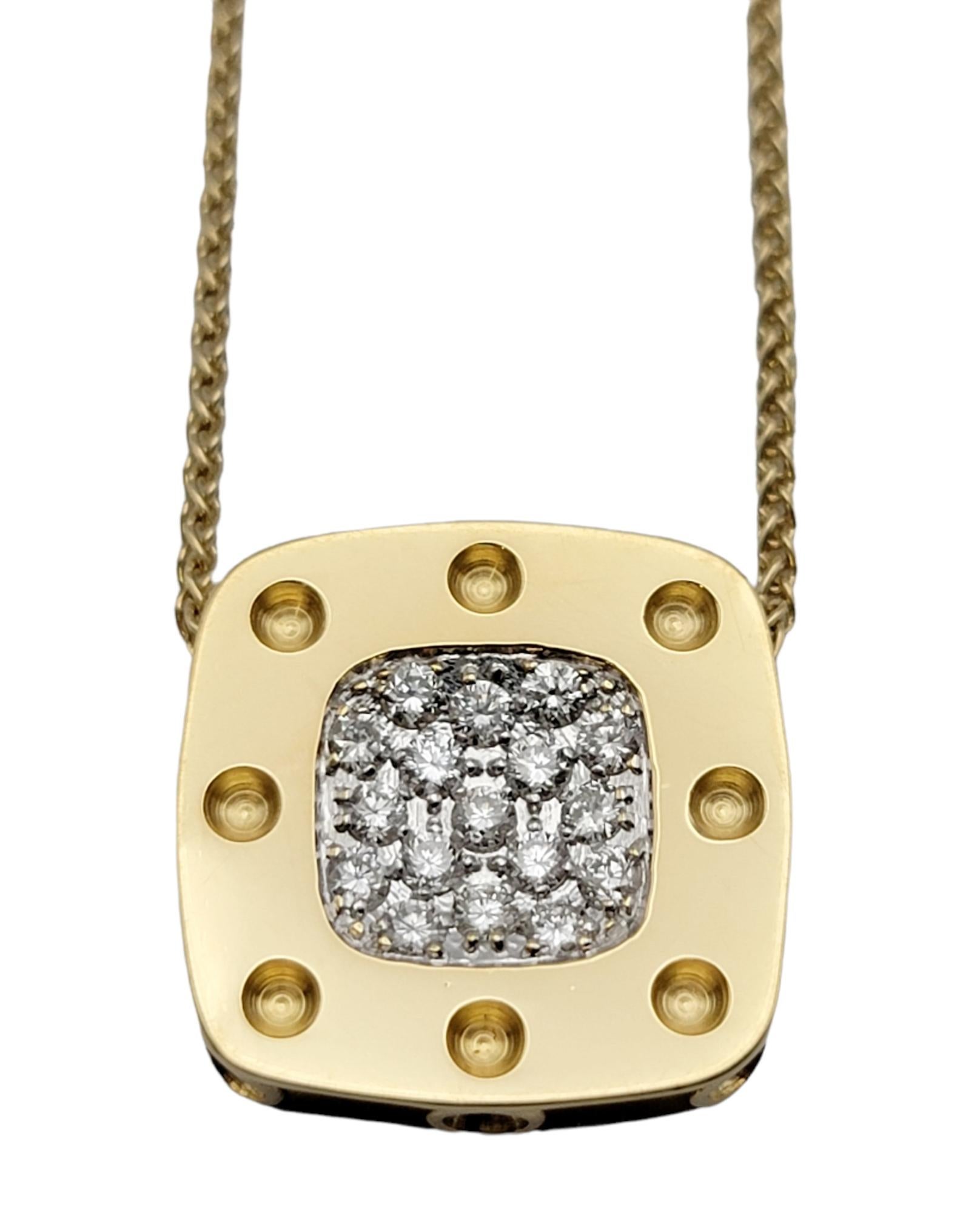 Roberto Coin Pois Moi Pave Diamant-Halskette mit quadratischem Anhänger aus 18 Karat Gelbgold (Rundschliff) im Angebot